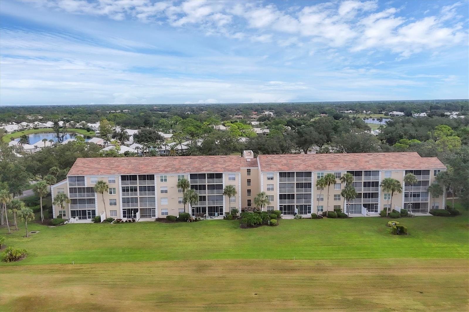 Image 38 of 66 For 823 Wexford Boulevard 823
