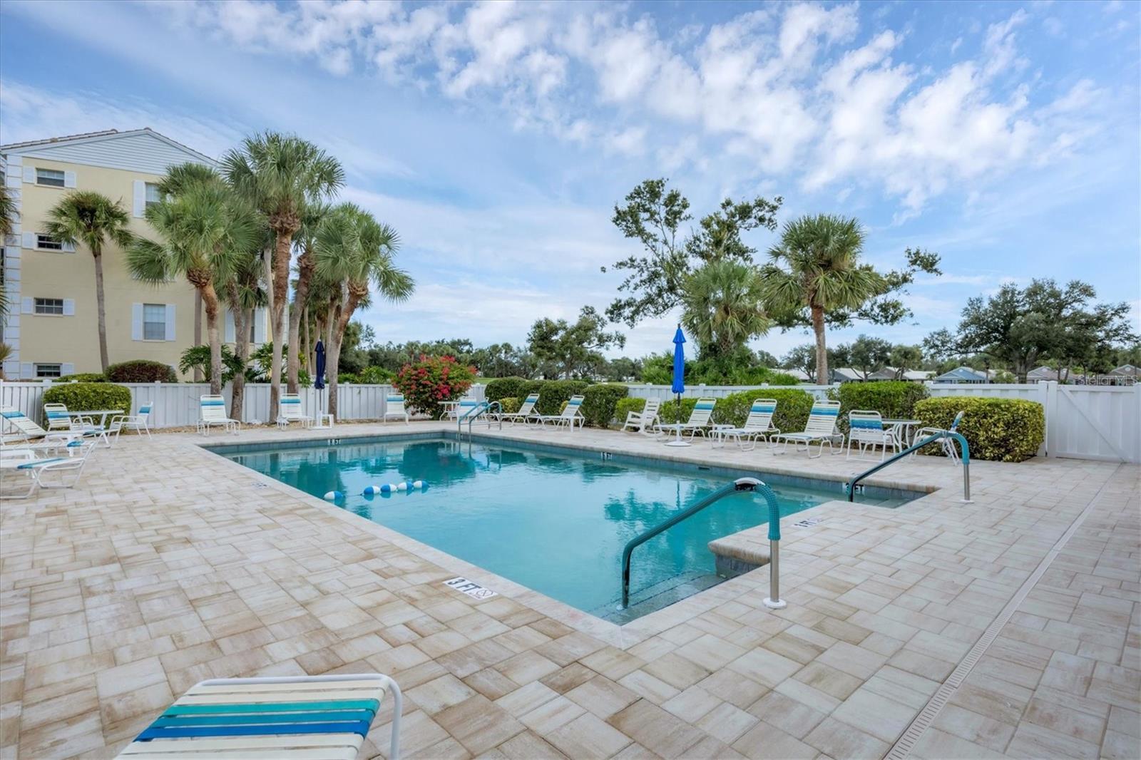 Image 47 of 66 For 823 Wexford Boulevard 823