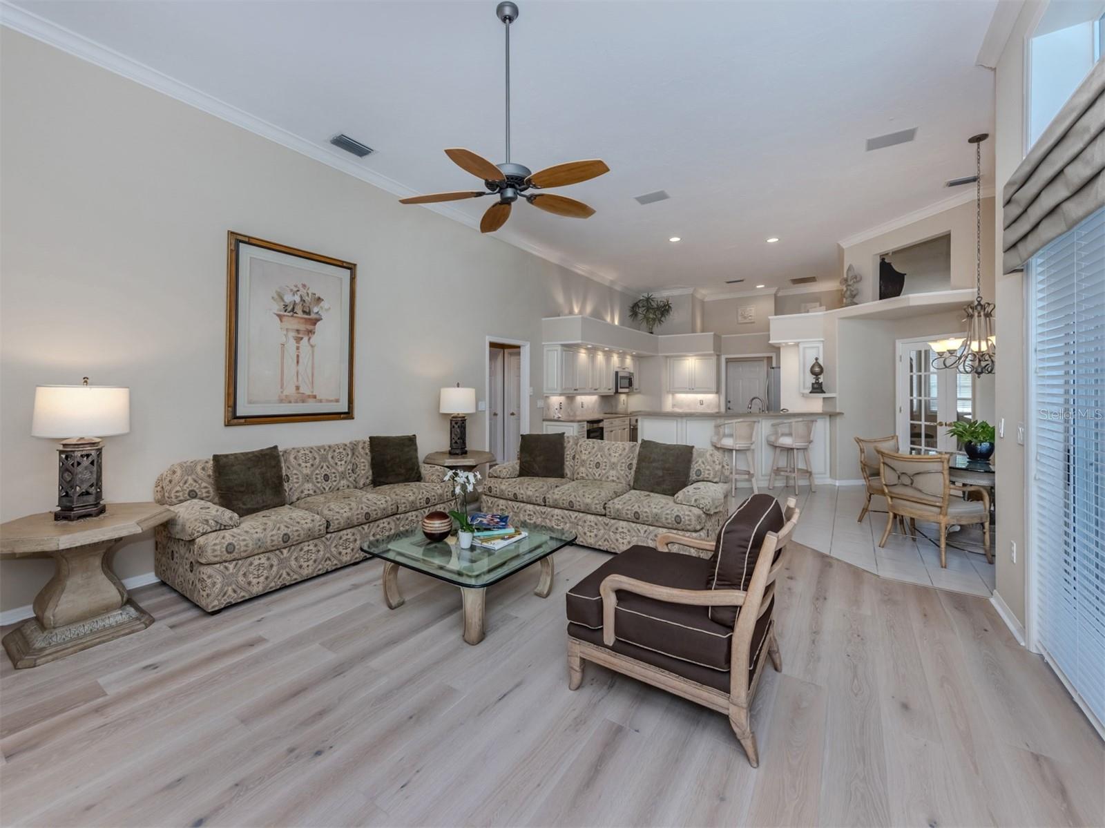 Image 10 of 60 For 273 Royal Oak Way