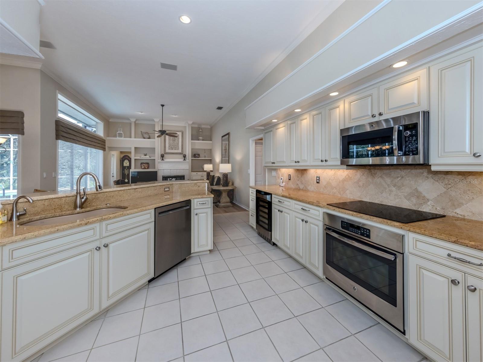 Image 12 of 60 For 273 Royal Oak Way