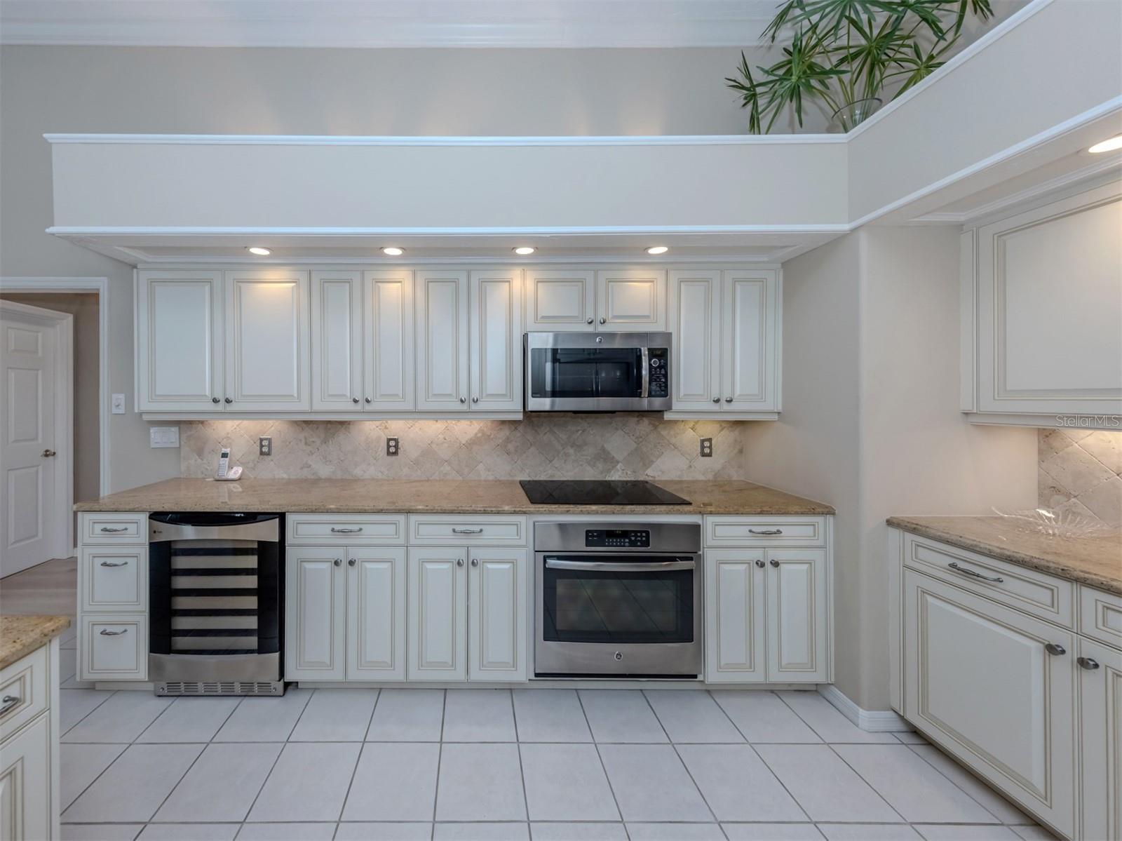 Image 14 of 60 For 273 Royal Oak Way
