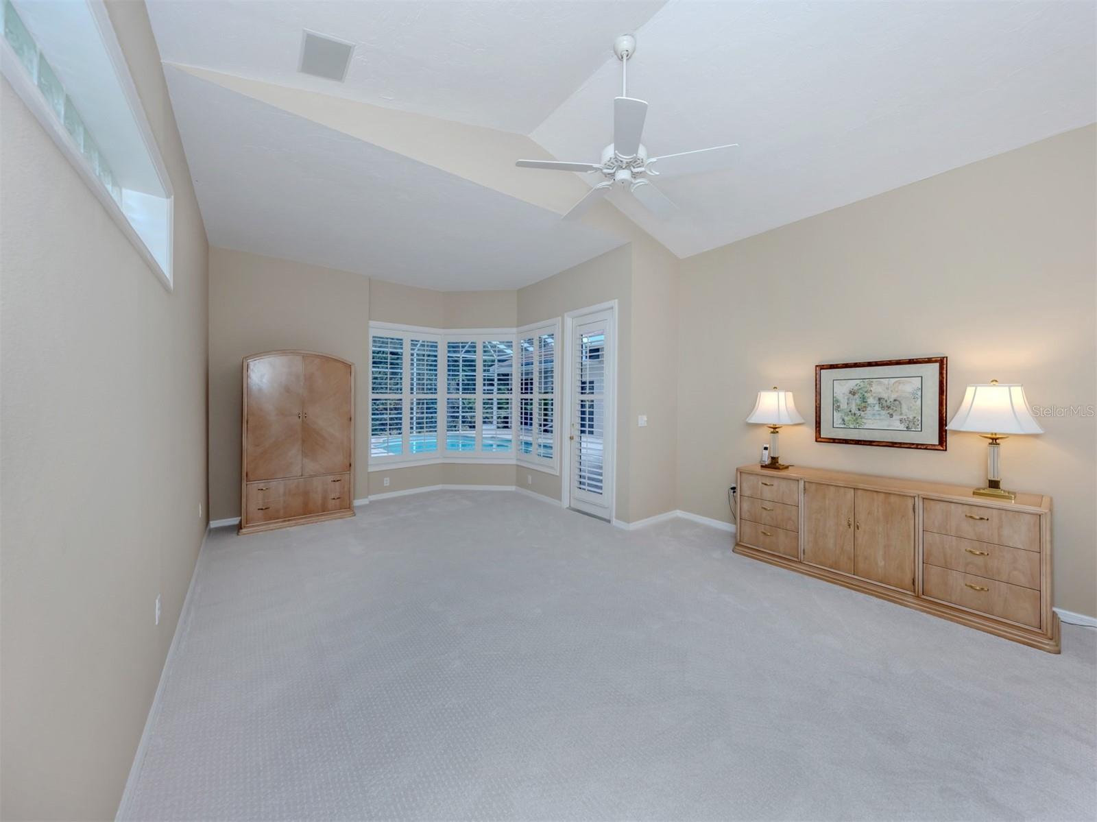 Image 16 of 60 For 273 Royal Oak Way