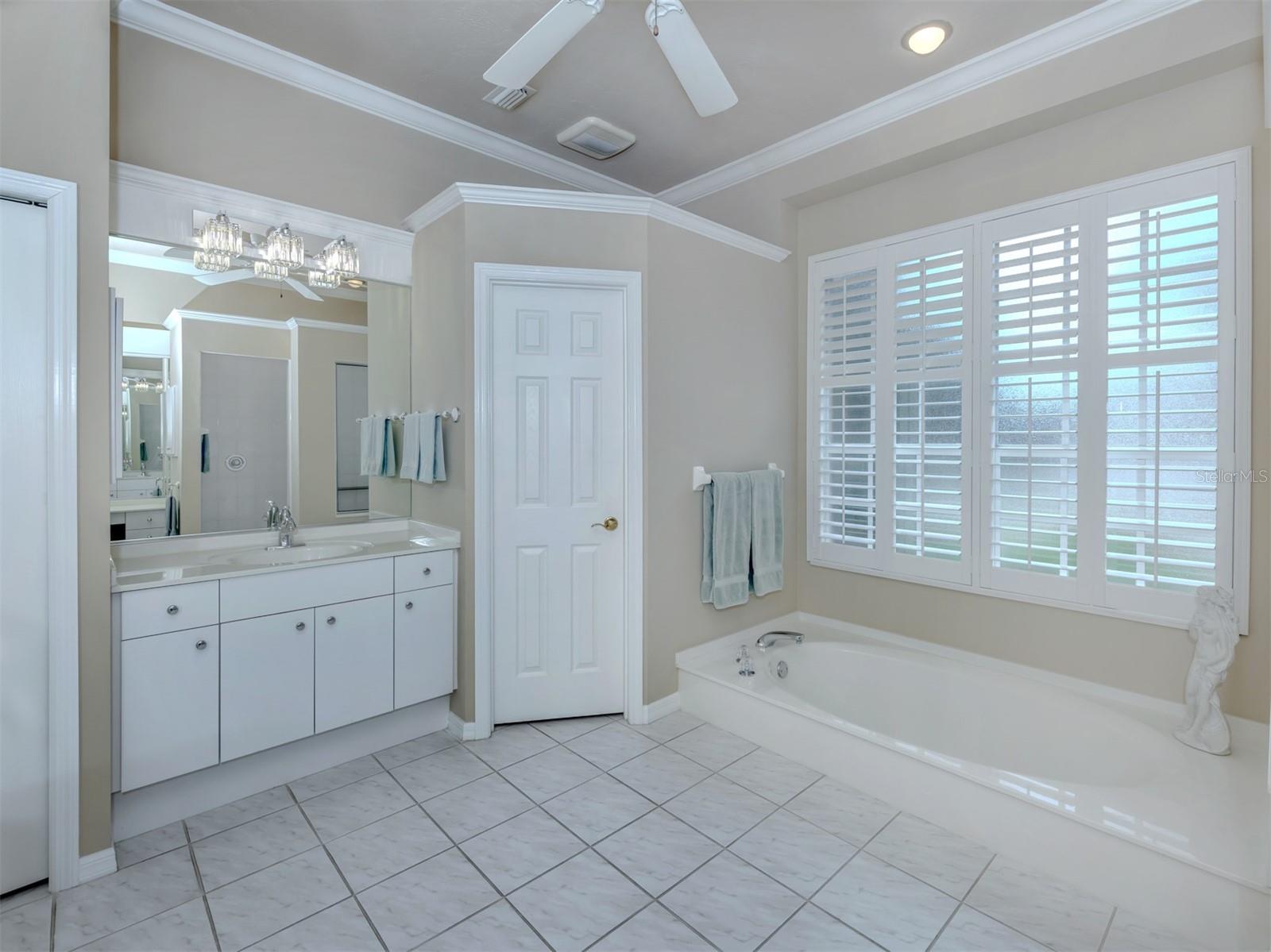 Image 18 of 60 For 273 Royal Oak Way