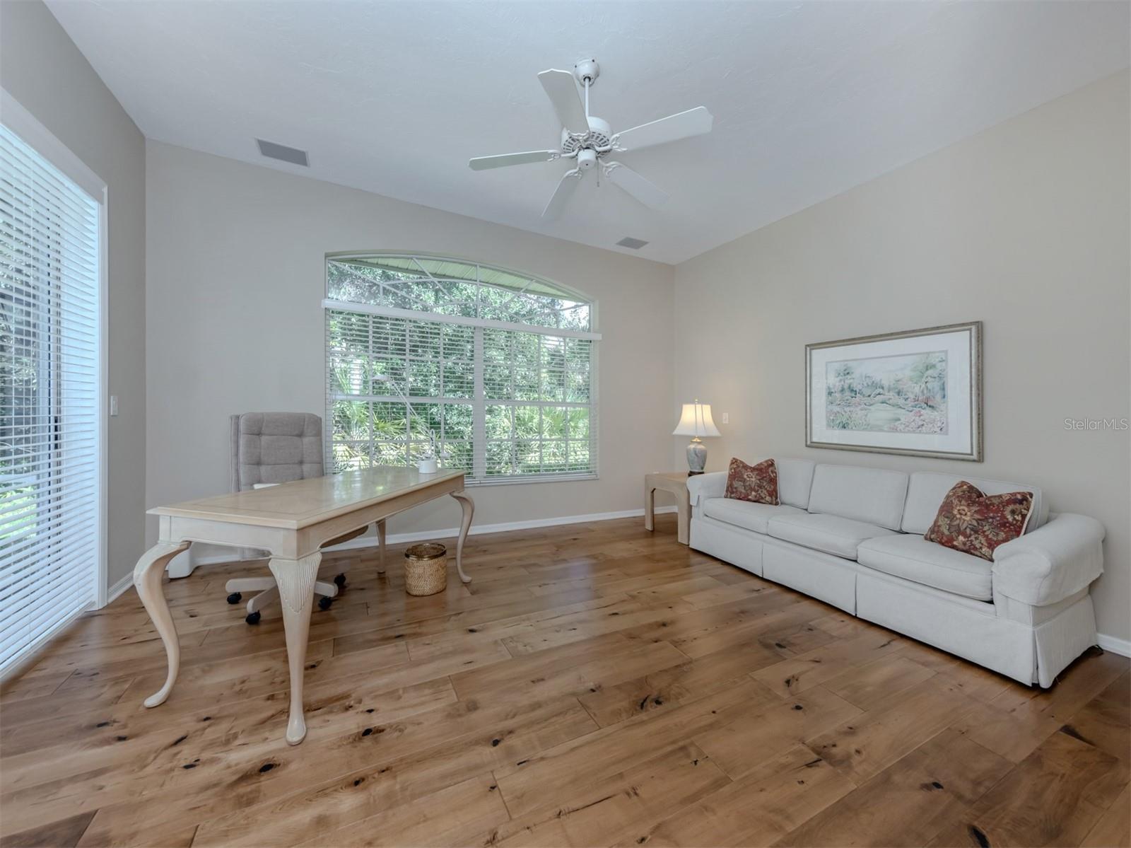 Image 20 of 60 For 273 Royal Oak Way