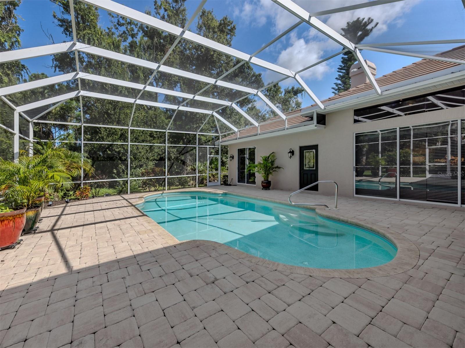 Image 8 of 60 For 273 Royal Oak Way