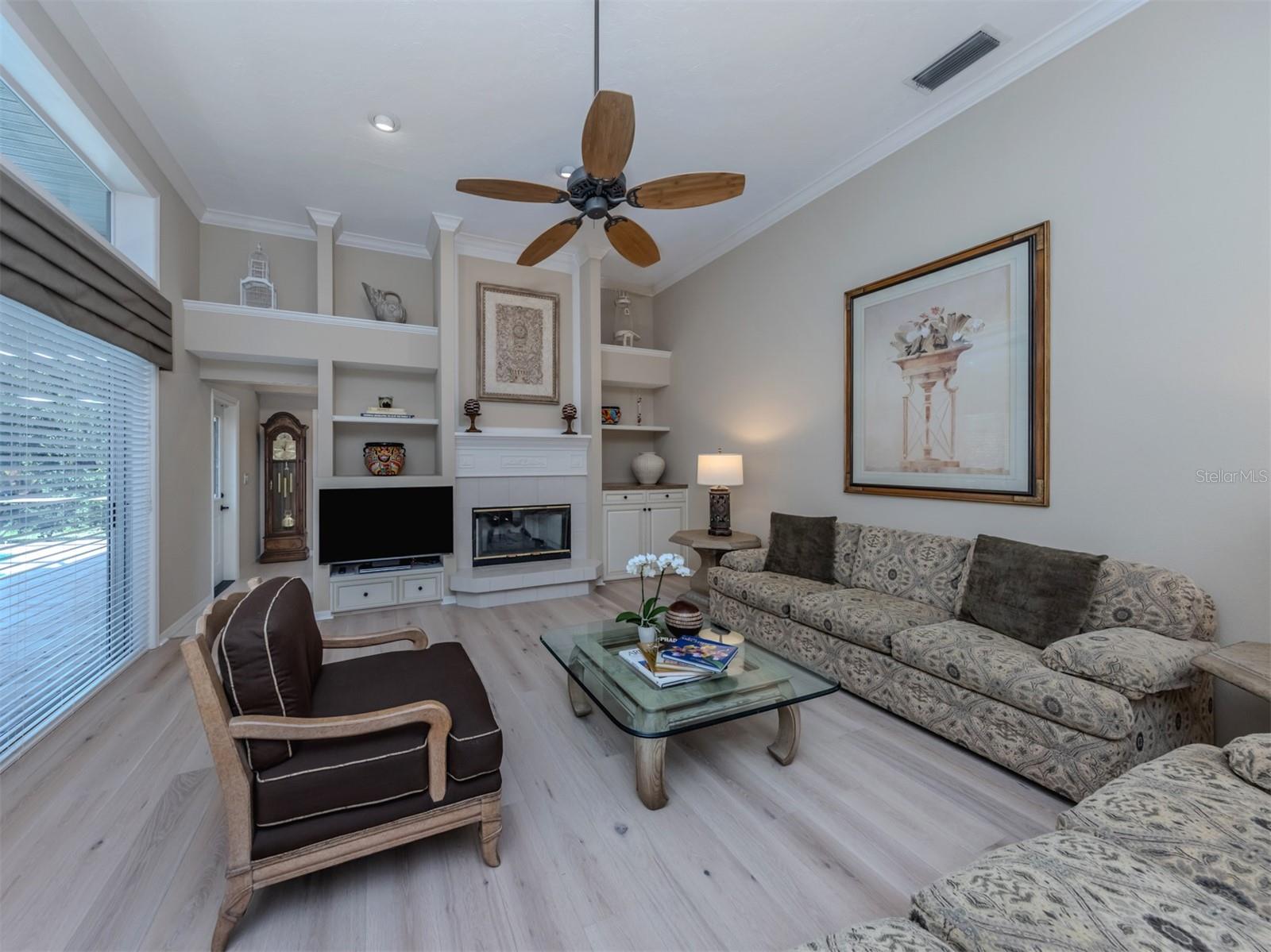 Image 9 of 60 For 273 Royal Oak Way