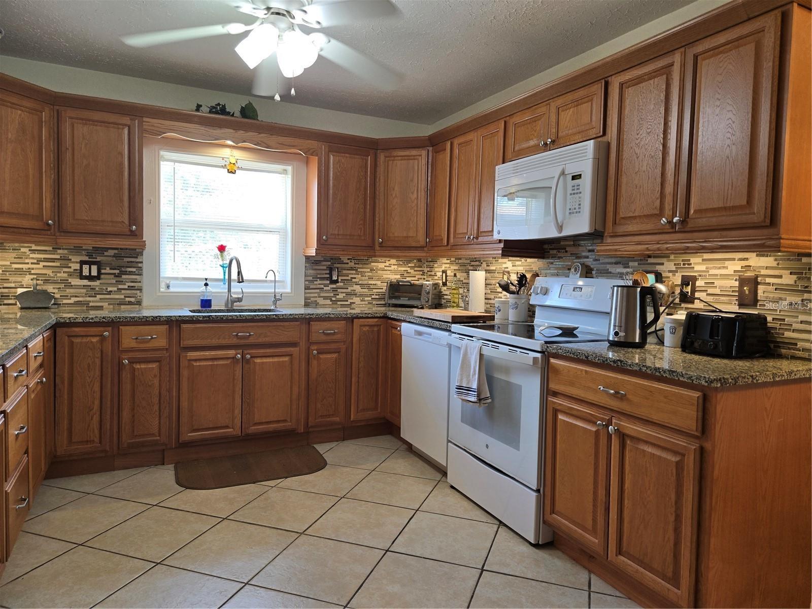 Image 5 of 27 For 3311 Papaya Road