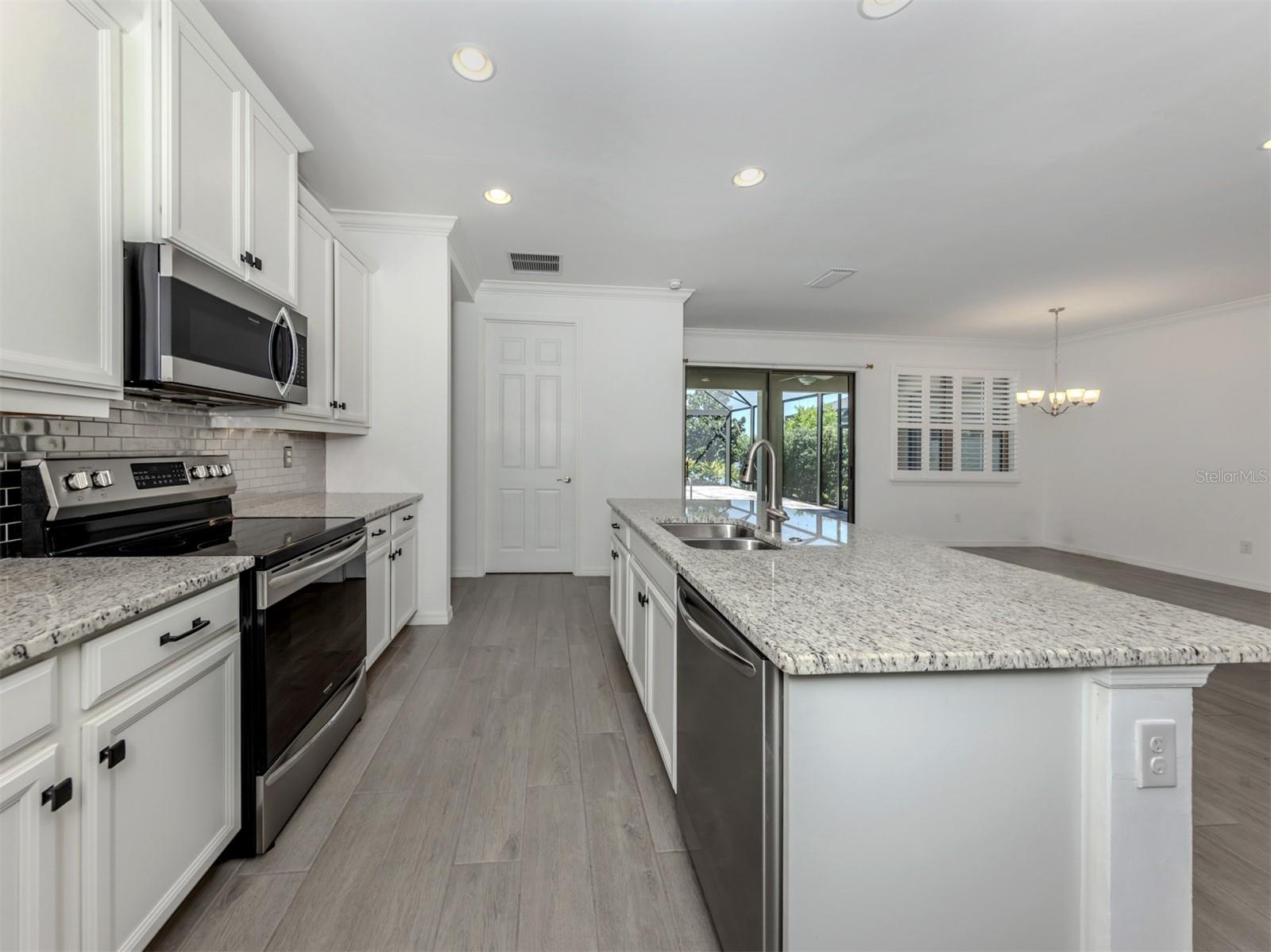 Image 13 of 68 For 331 Toscavilla Boulevard