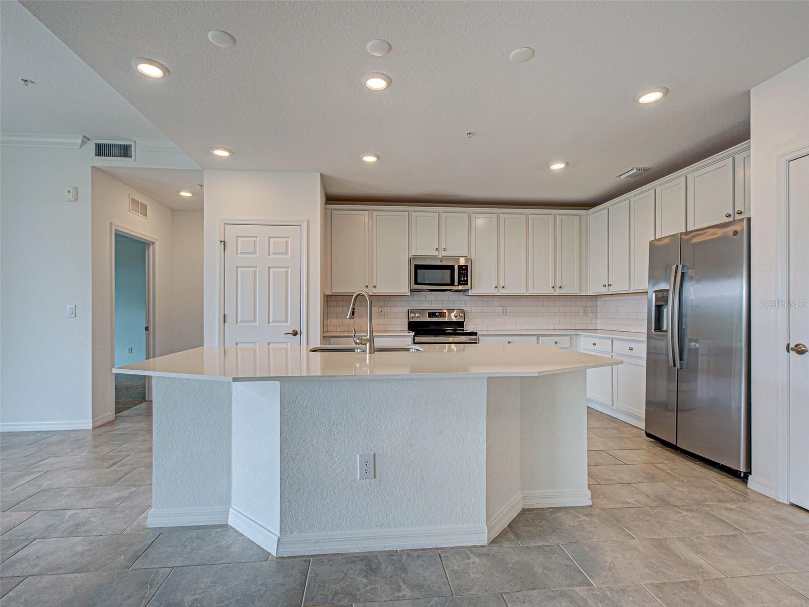 Image 18 of 35 For 10031 Crooked Creek Drive 101