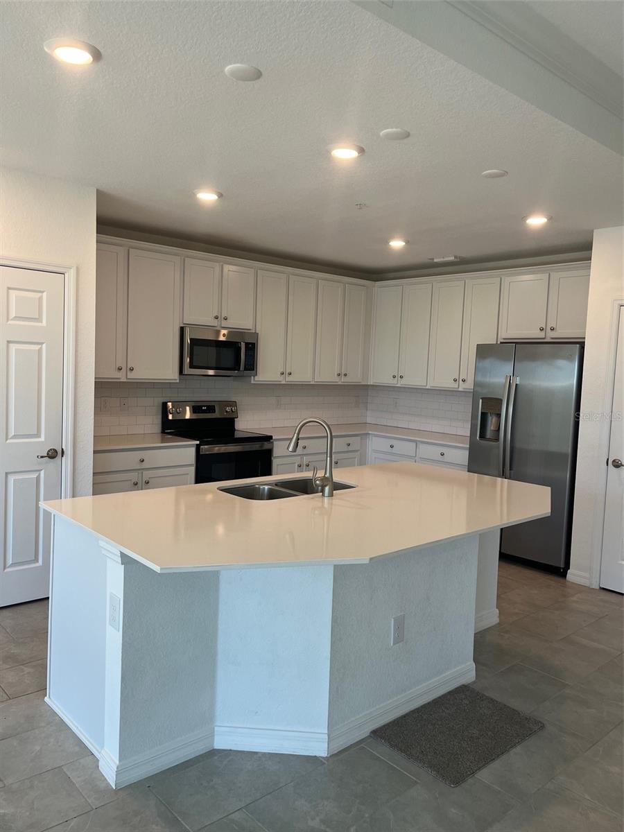 Image 3 of 35 For 10031 Crooked Creek Drive 101