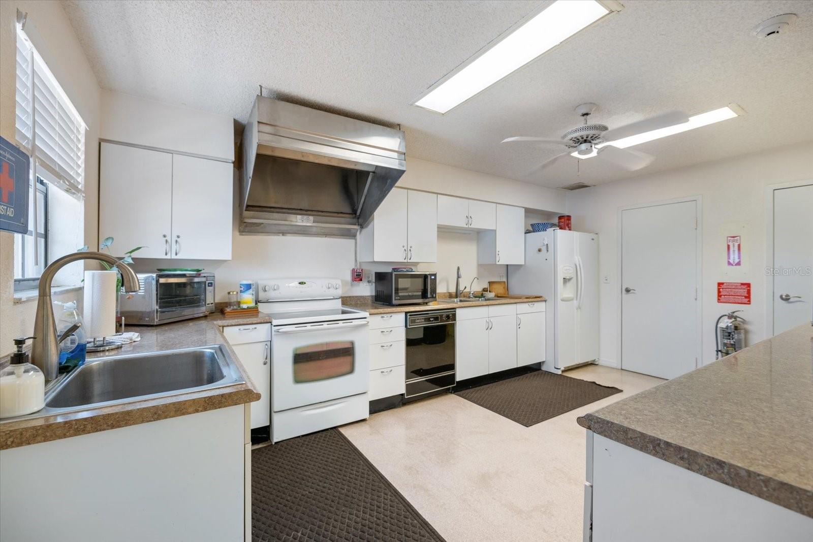 Image 38 of 49 For 13300 Englewood Rd