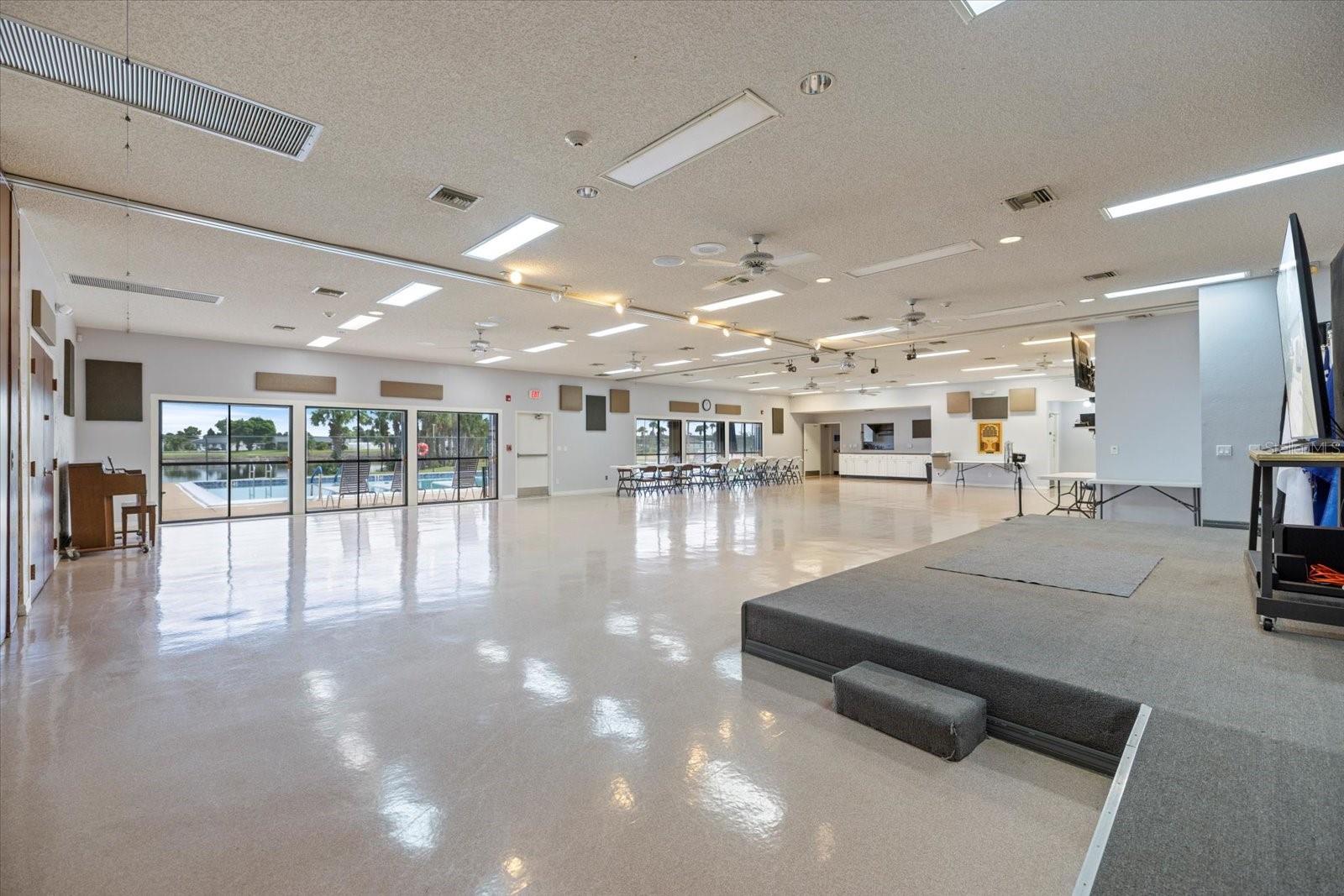Image 40 of 49 For 13300 Englewood Rd
