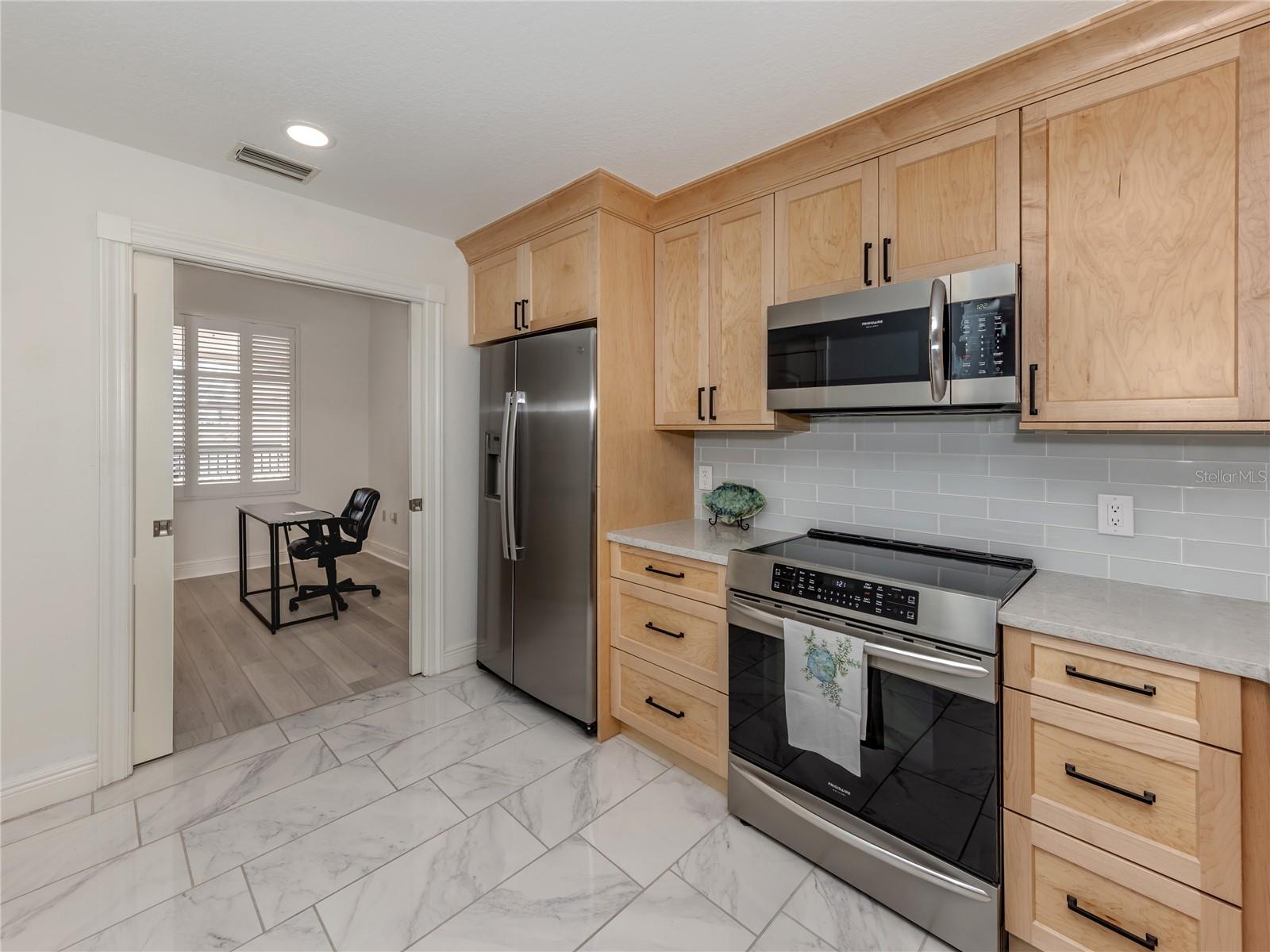 Image 7 of 70 For 147 Tampa Avenue E 202