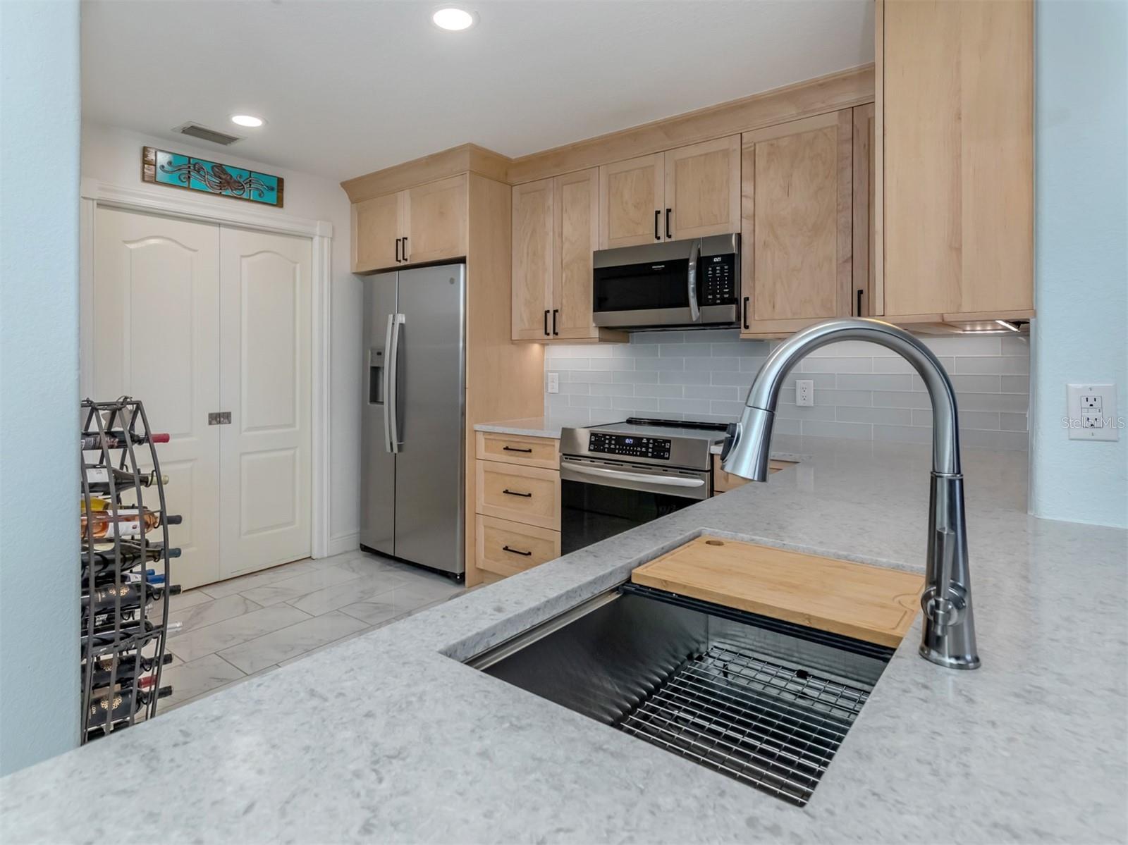 Image 8 of 70 For 147 Tampa Avenue E 202