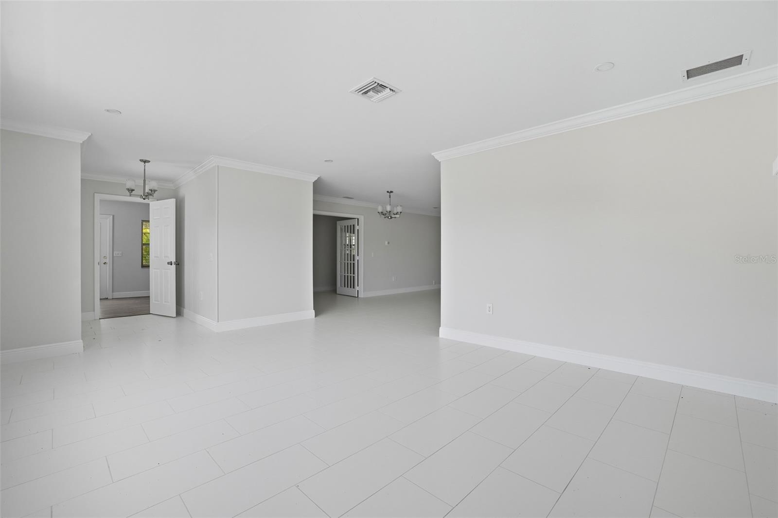 Image 8 of 50 For 4747 Mcgregor Boulevard