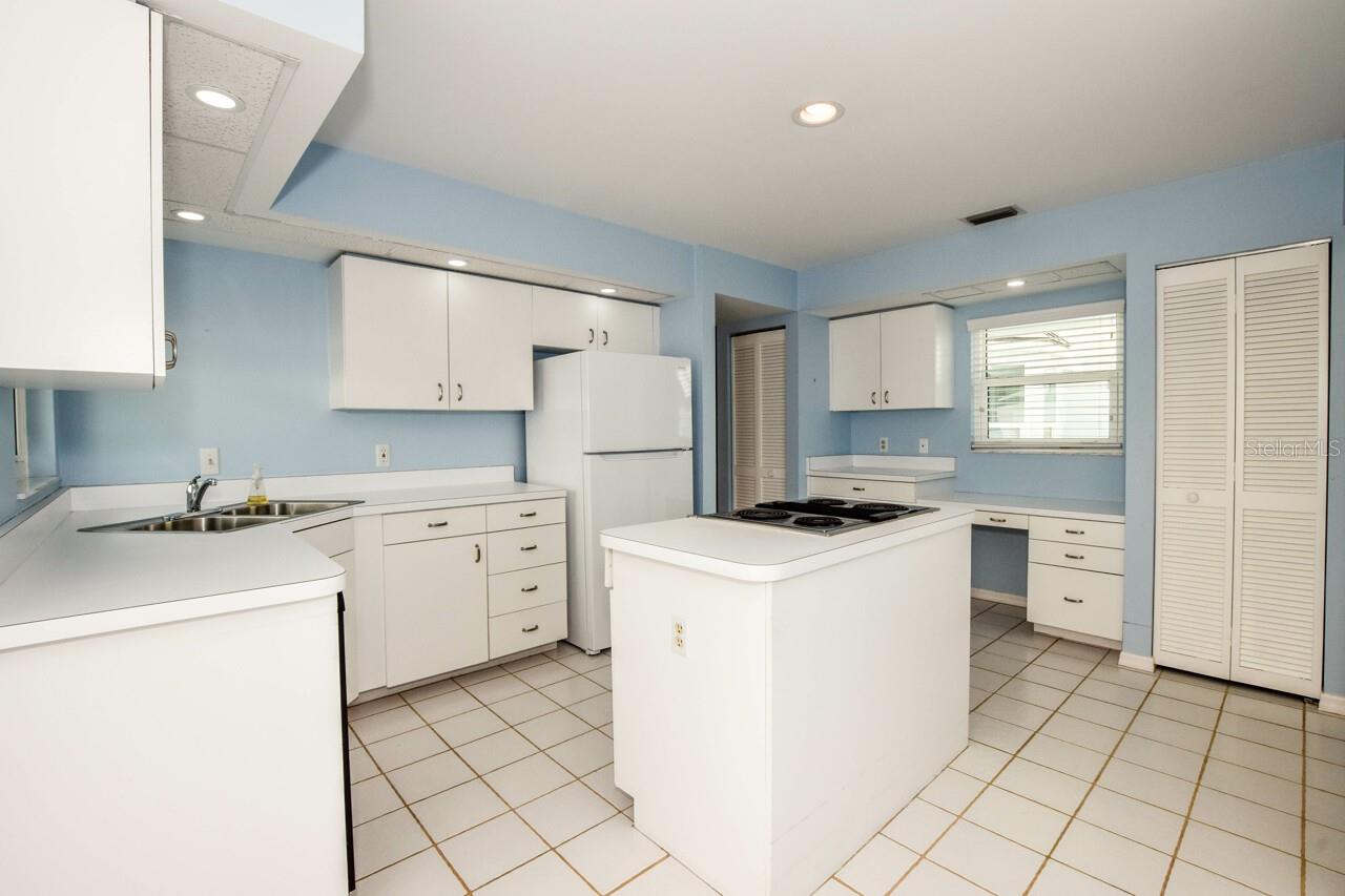 Image 17 of 65 For 702 Brightside Crescent Drive