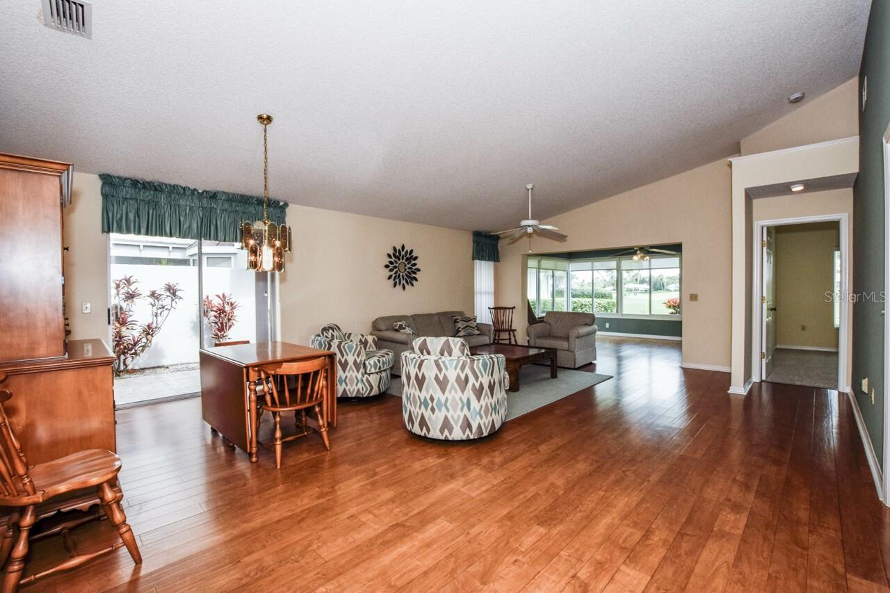 Image 4 of 65 For 702 Brightside Crescent Drive
