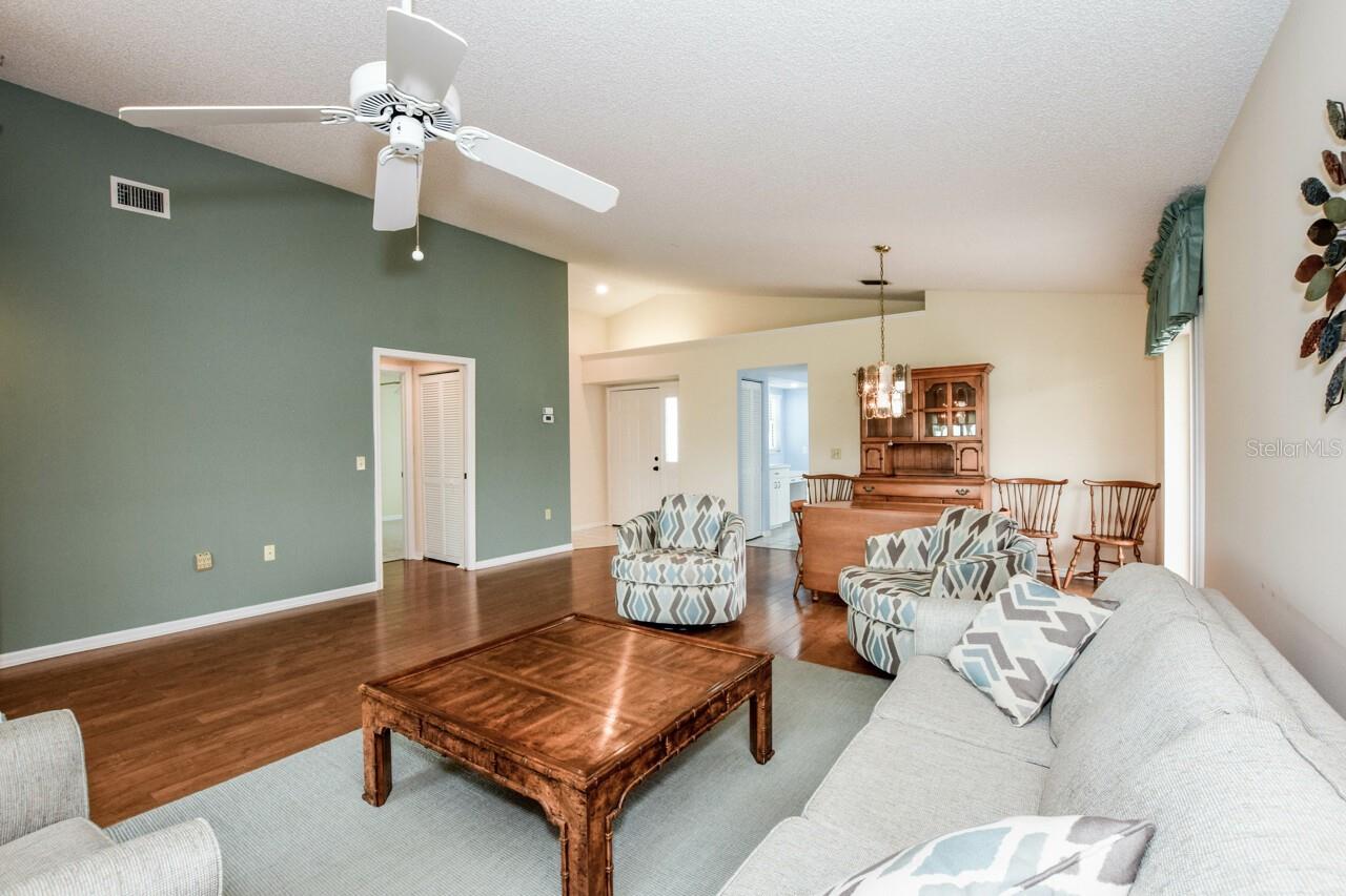 Image 7 of 65 For 702 Brightside Crescent Drive