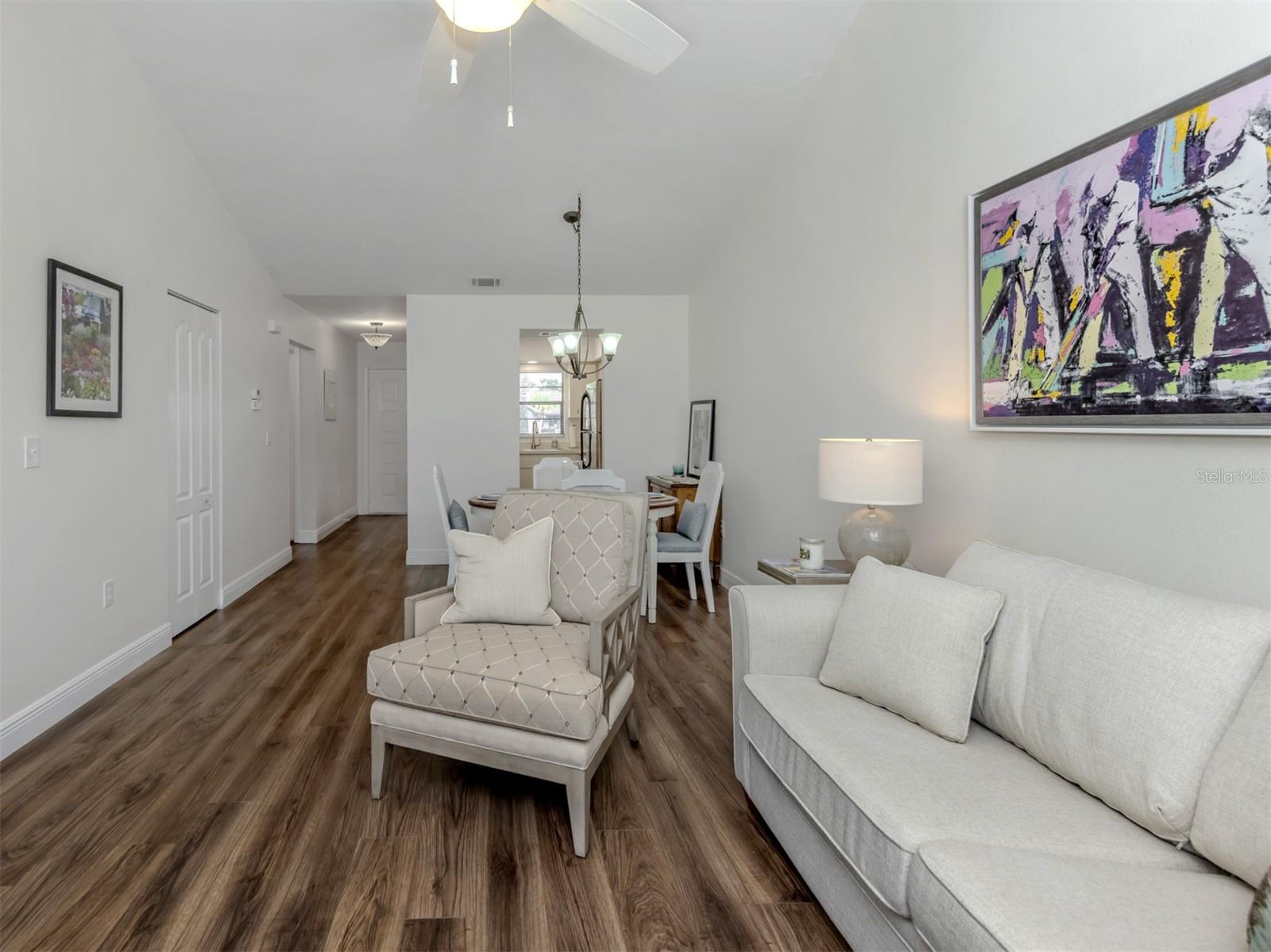 Image 12 of 57 For 929 Capri Isles Boulevard 27