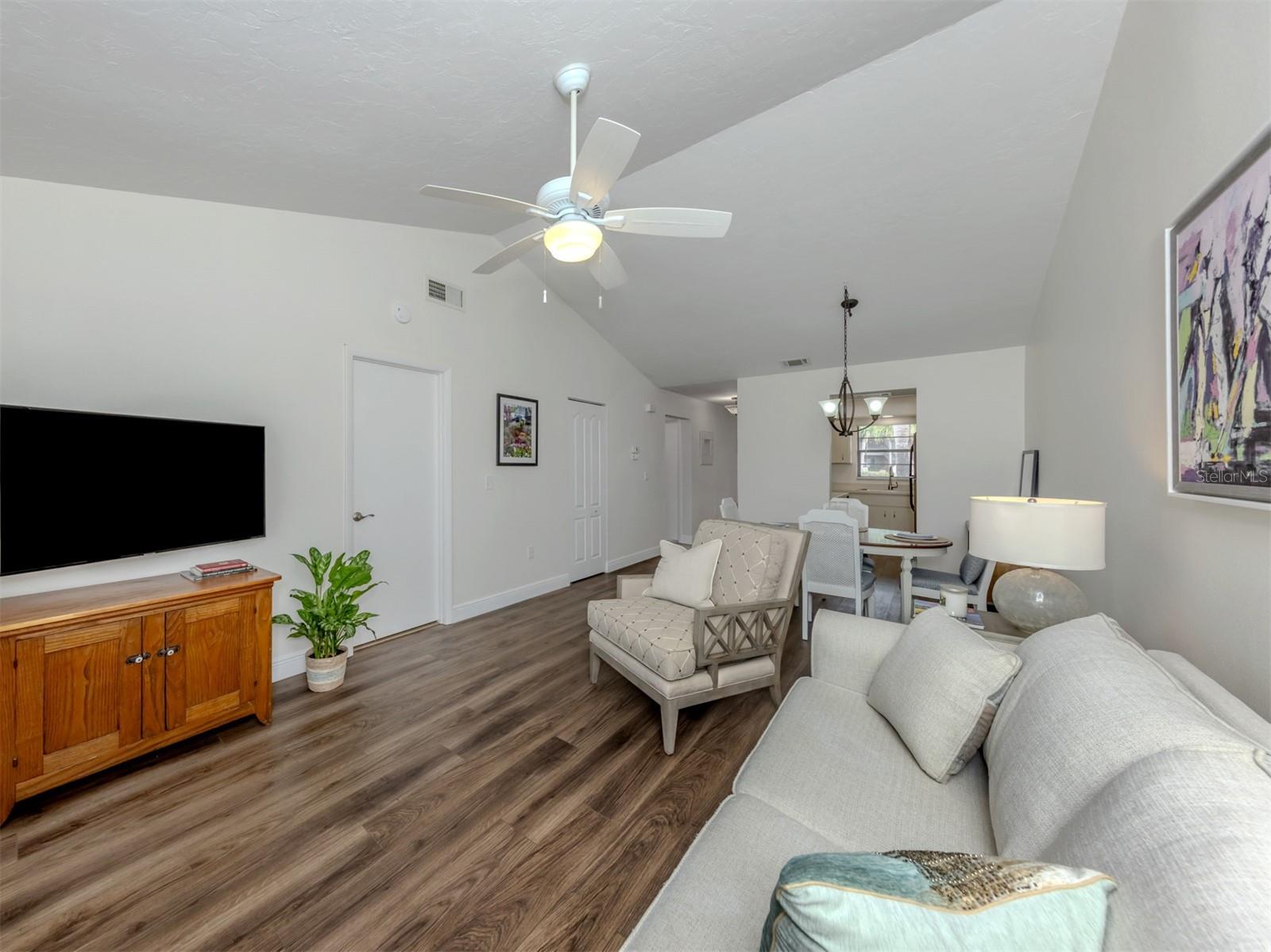 Image 13 of 57 For 929 Capri Isles Boulevard 27