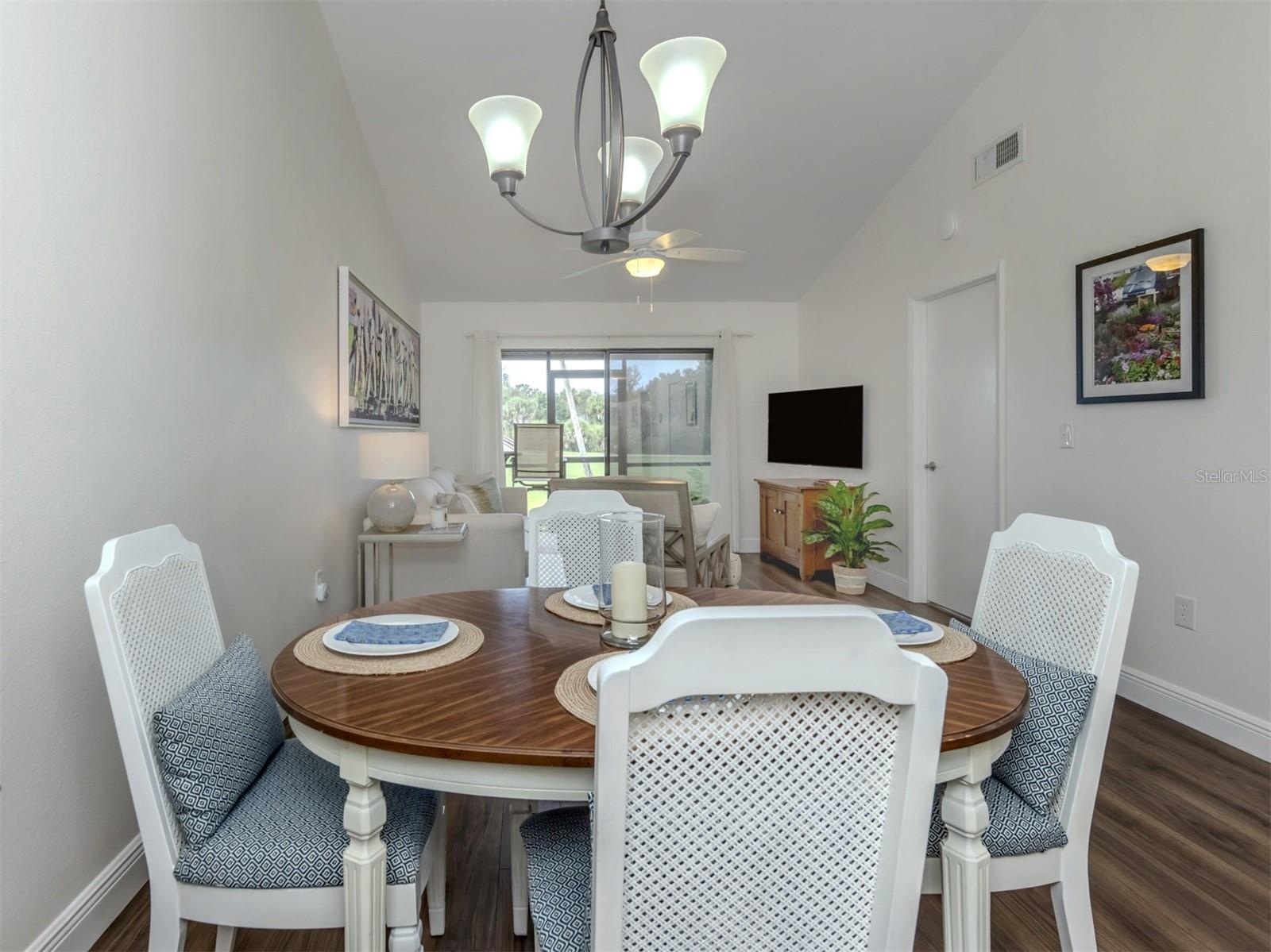 Image 16 of 57 For 929 Capri Isles Boulevard 27