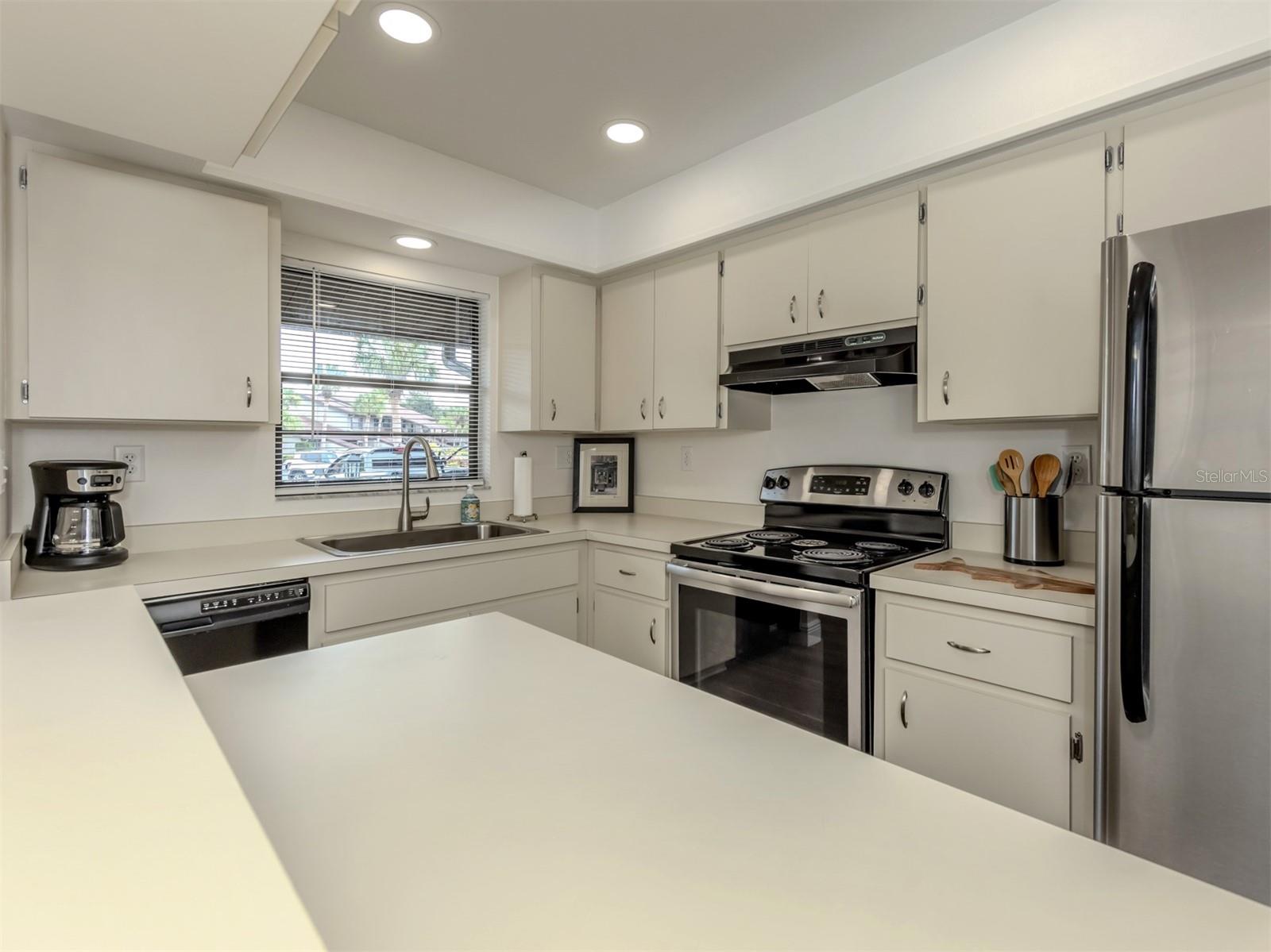 Image 17 of 57 For 929 Capri Isles Boulevard 27