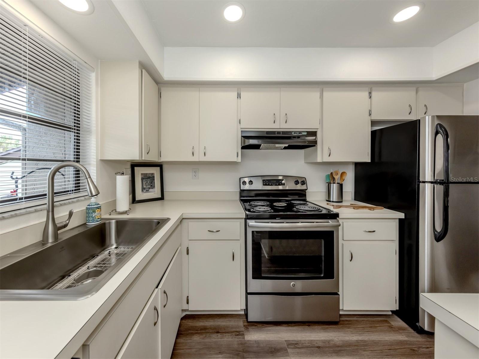 Image 20 of 57 For 929 Capri Isles Boulevard 27