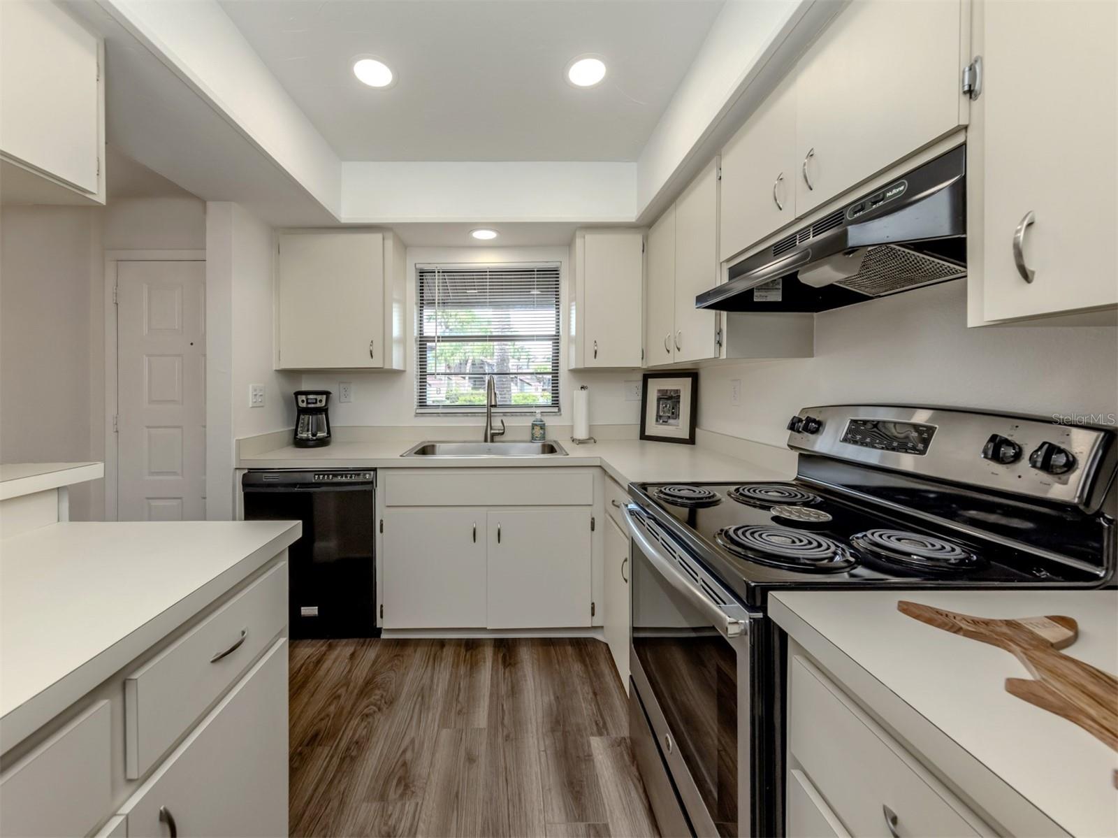Image 22 of 57 For 929 Capri Isles Boulevard 27