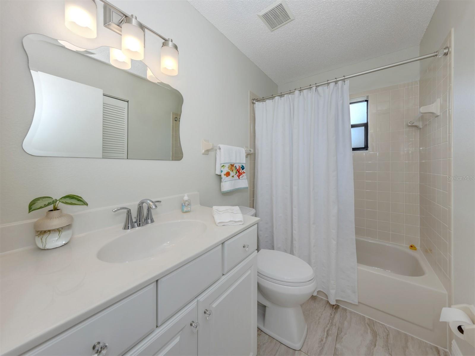 Image 29 of 57 For 929 Capri Isles Boulevard 27
