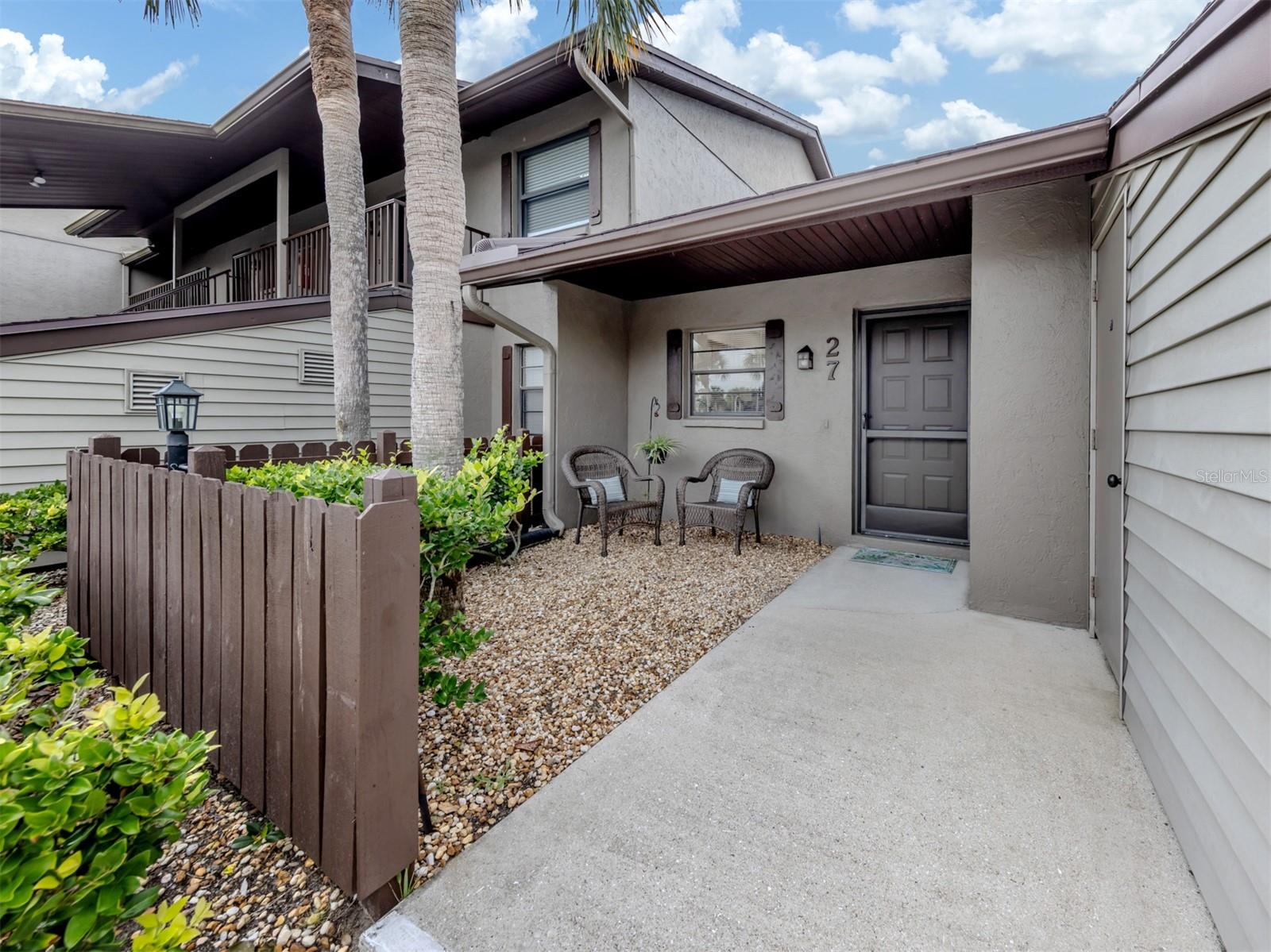 Image 4 of 57 For 929 Capri Isles Boulevard 27