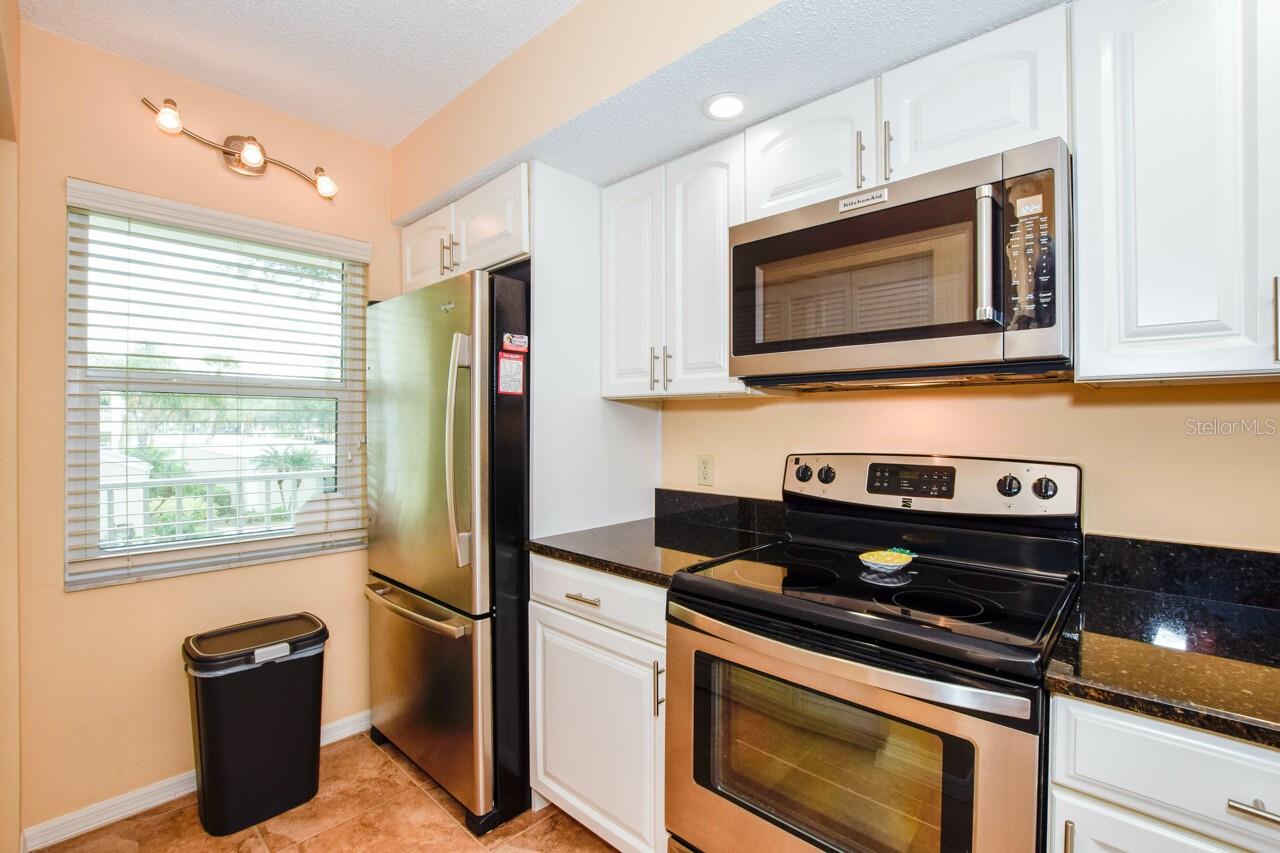 Image 11 of 44 For 433 Cerromar Lane 438