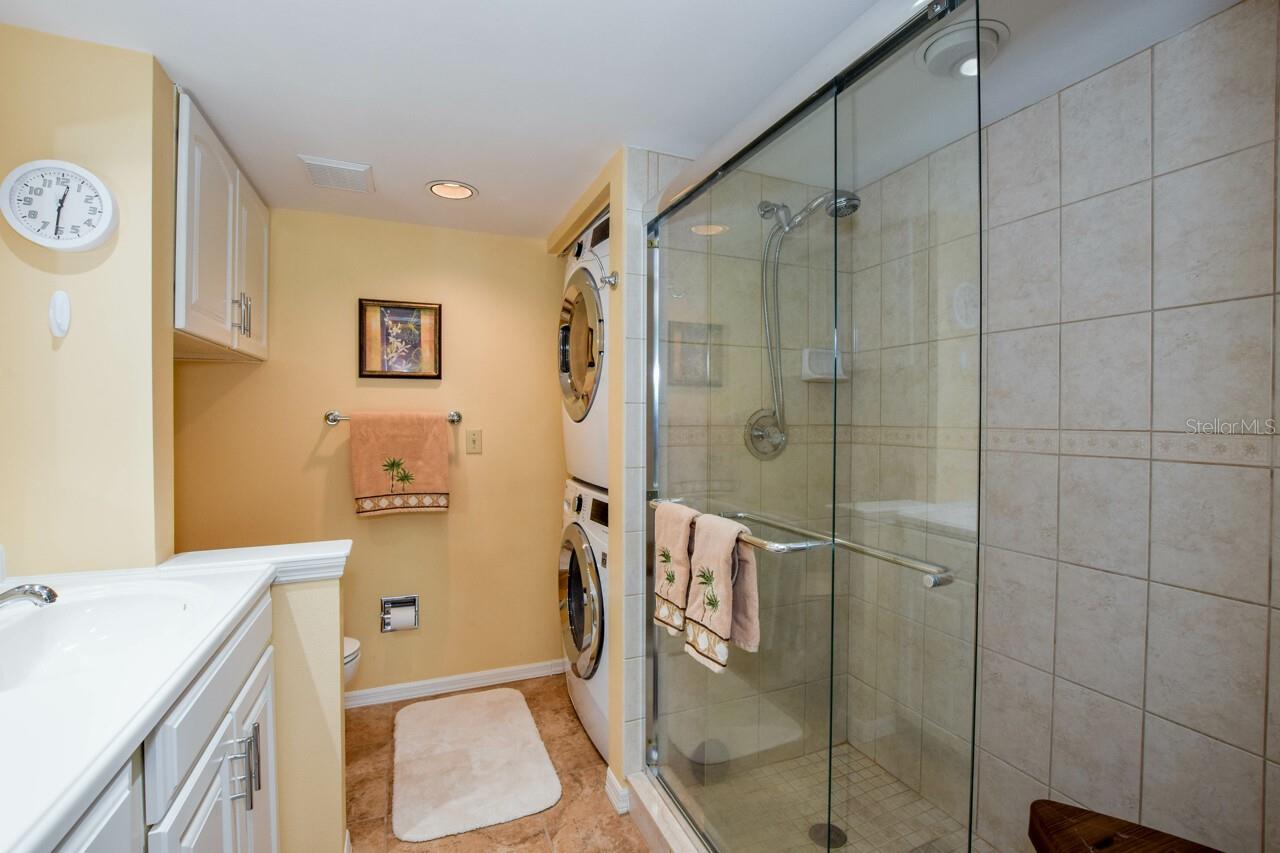 Image 19 of 44 For 433 Cerromar Lane 438