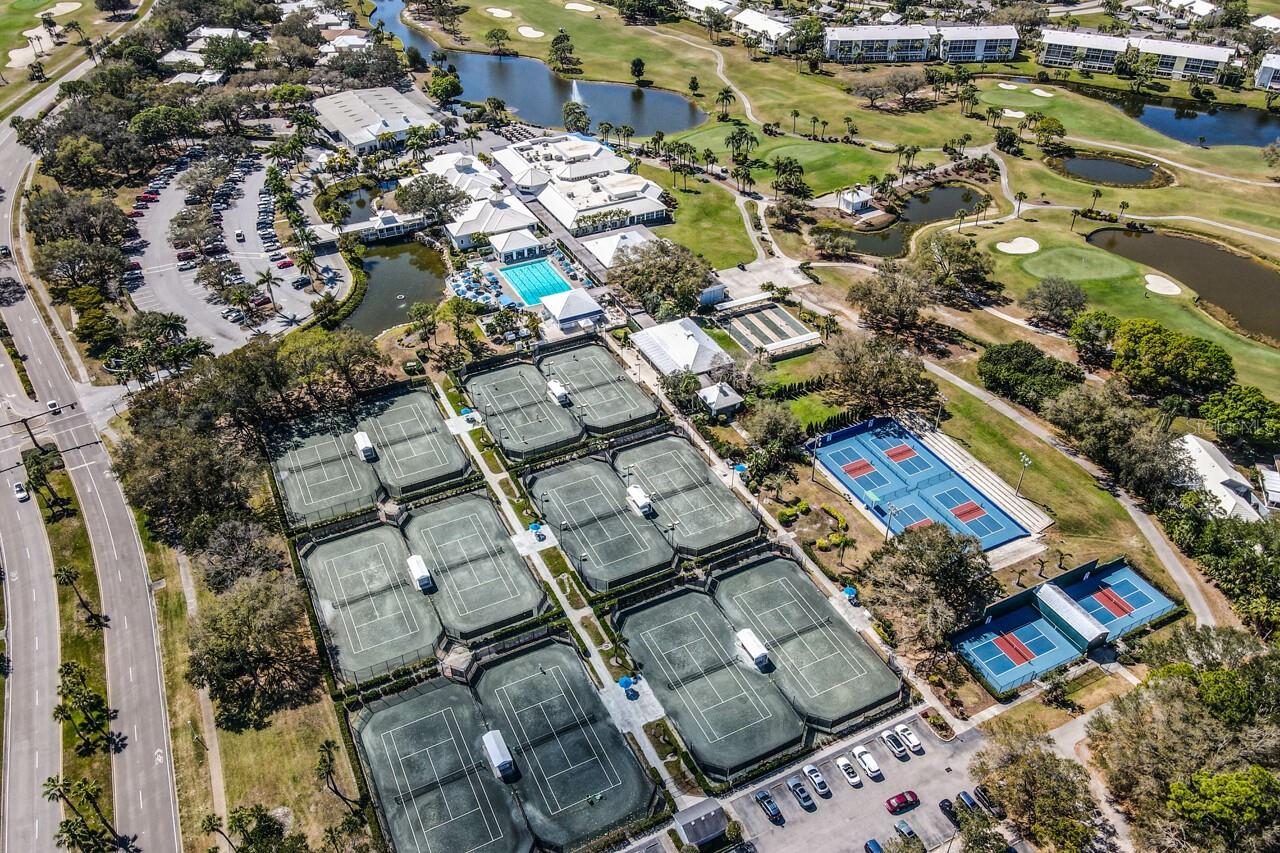 Image 30 of 44 For 433 Cerromar Lane 438