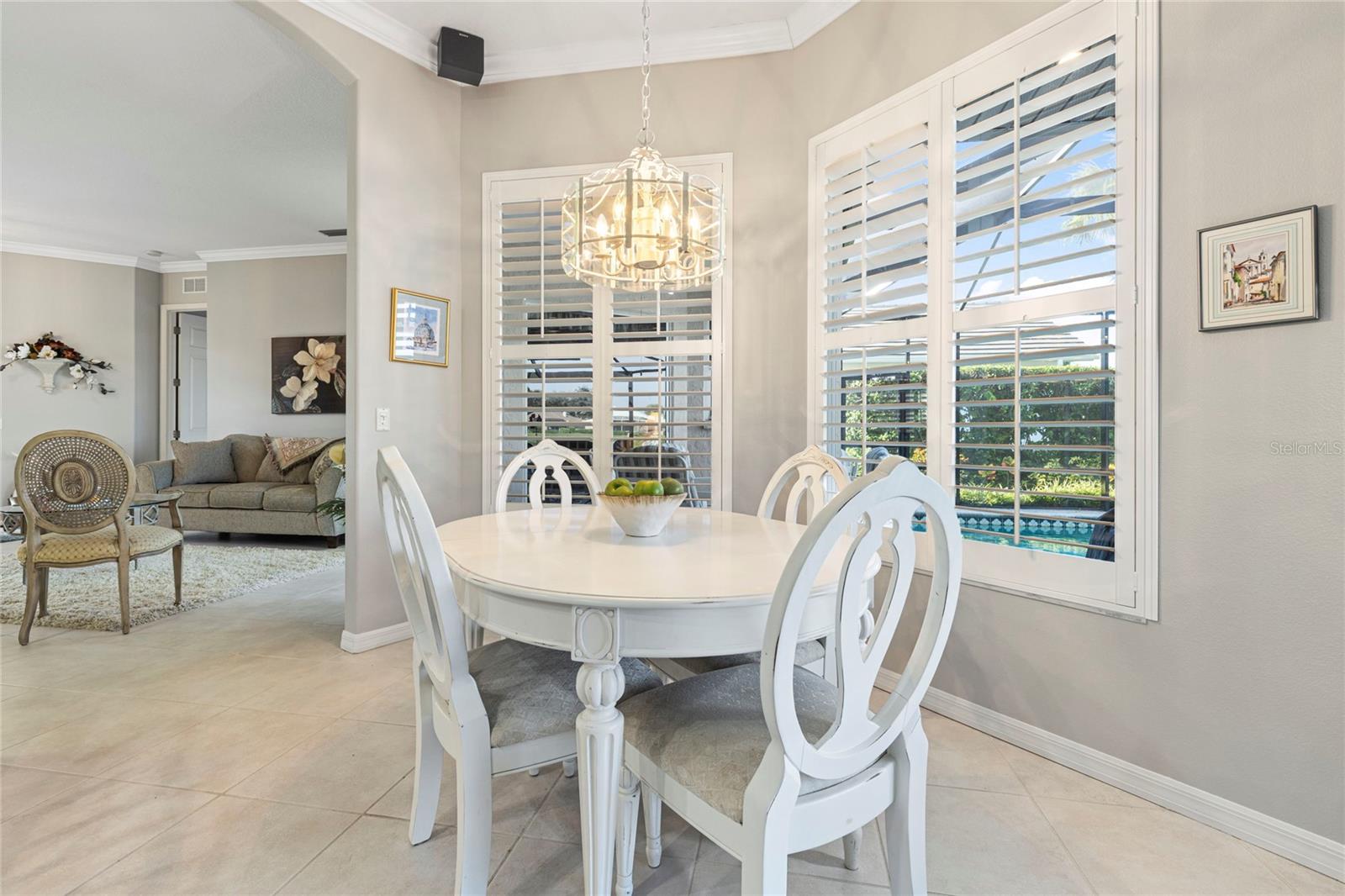 Image 11 of 70 For 462 Fieldstone Drive