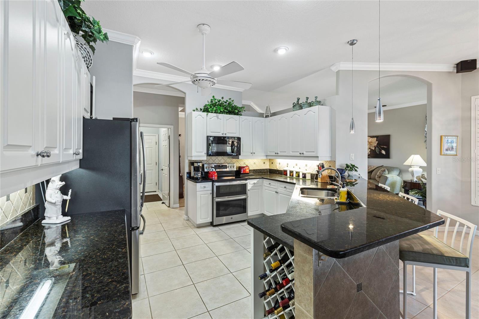 Image 16 of 70 For 462 Fieldstone Drive