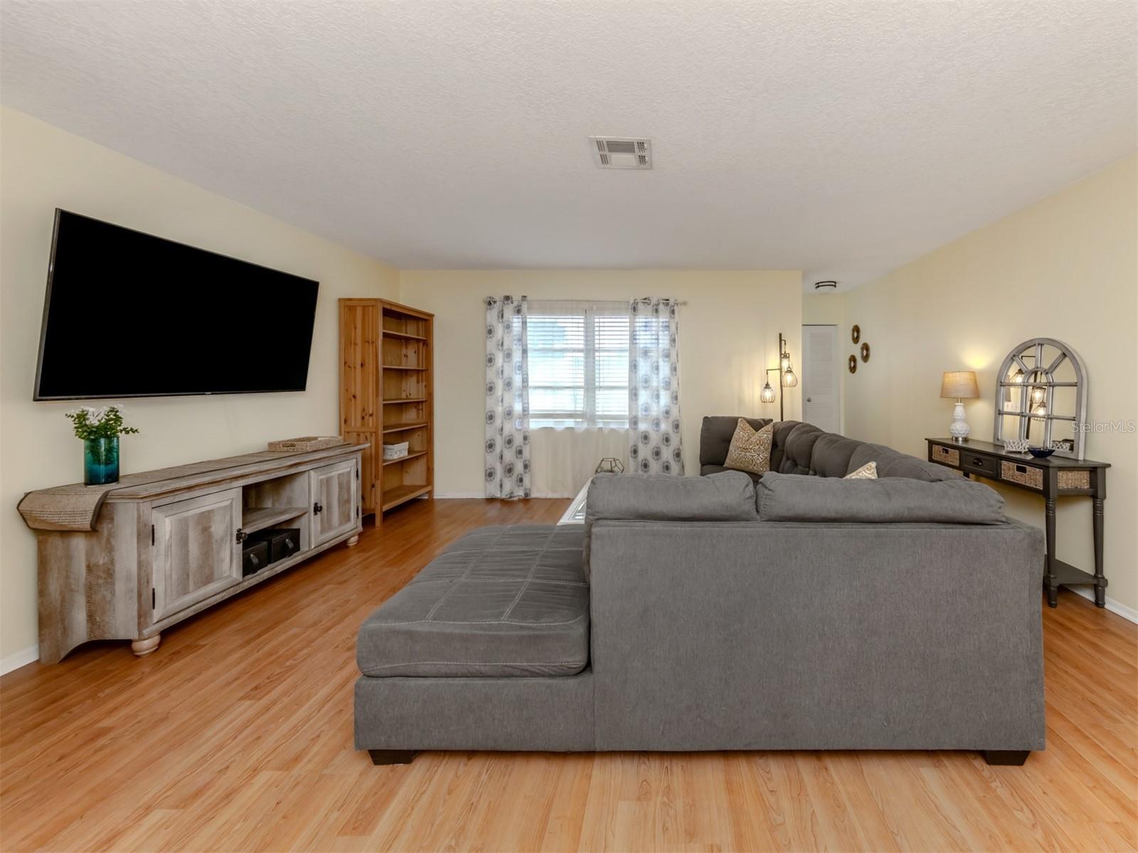 Image 5 of 66 For 8122 Trionfo Avenue