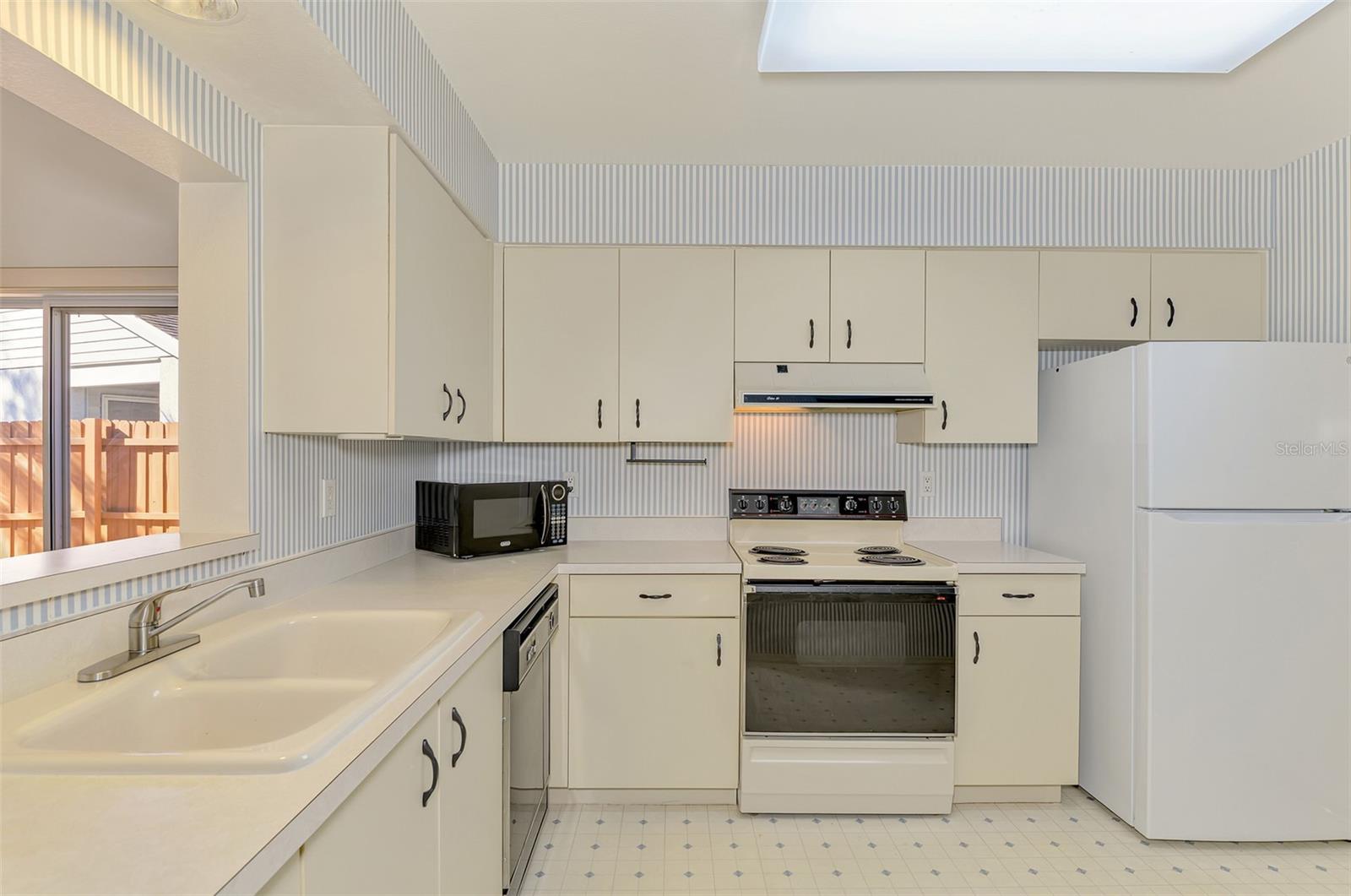 Image 13 of 42 For 607 Ironwood Circle 160