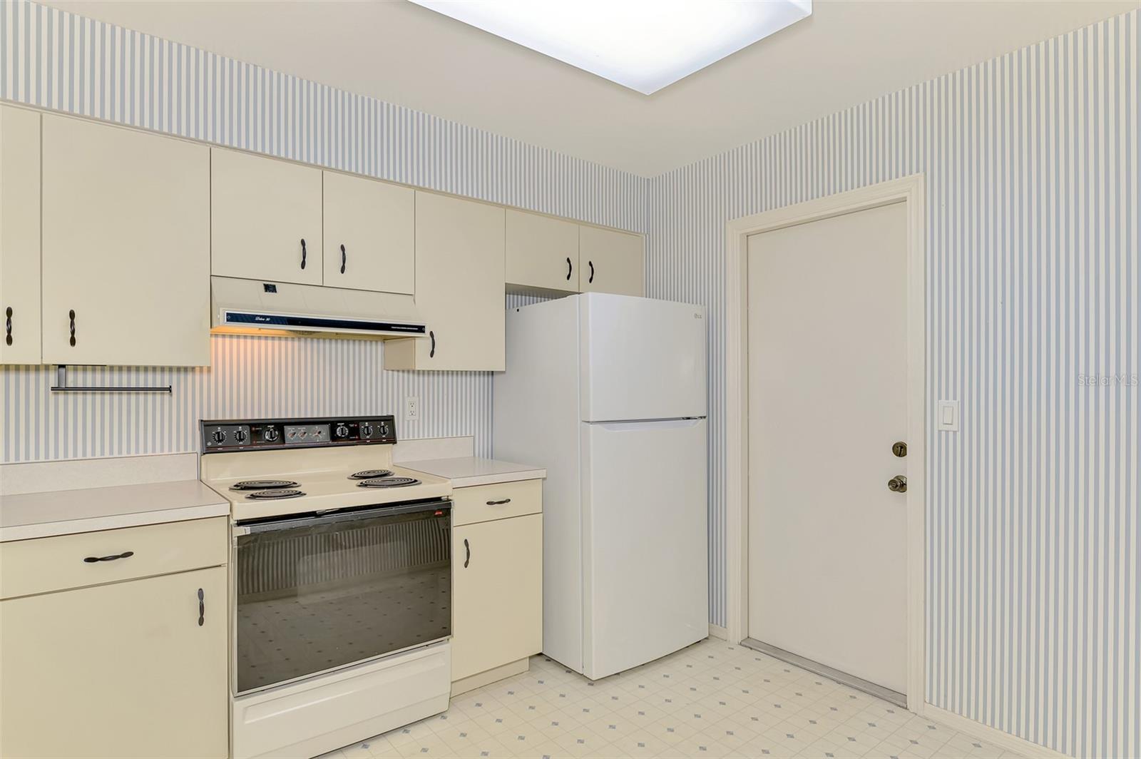 Image 14 of 42 For 607 Ironwood Circle 160