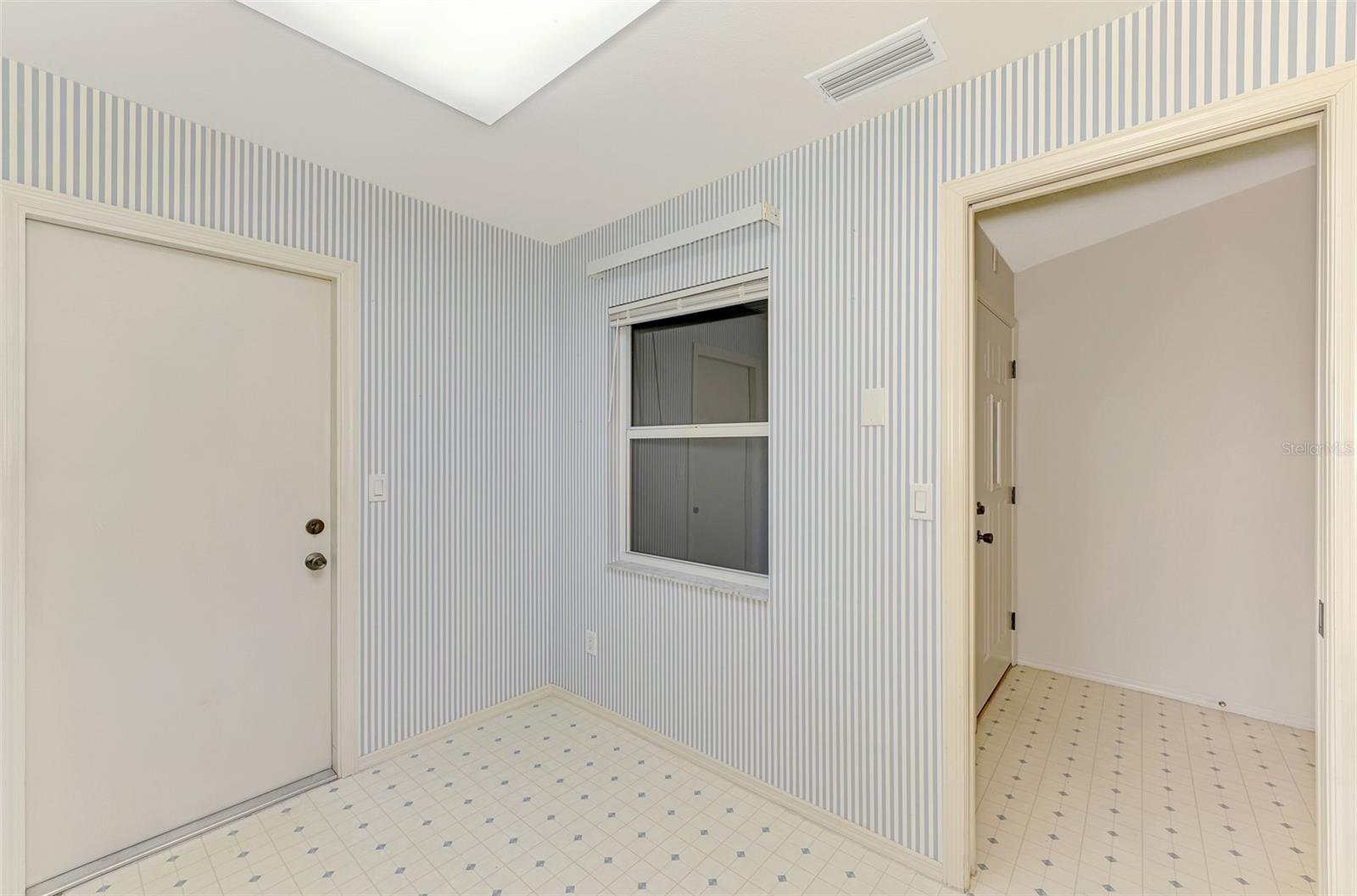 Image 15 of 42 For 607 Ironwood Circle 160
