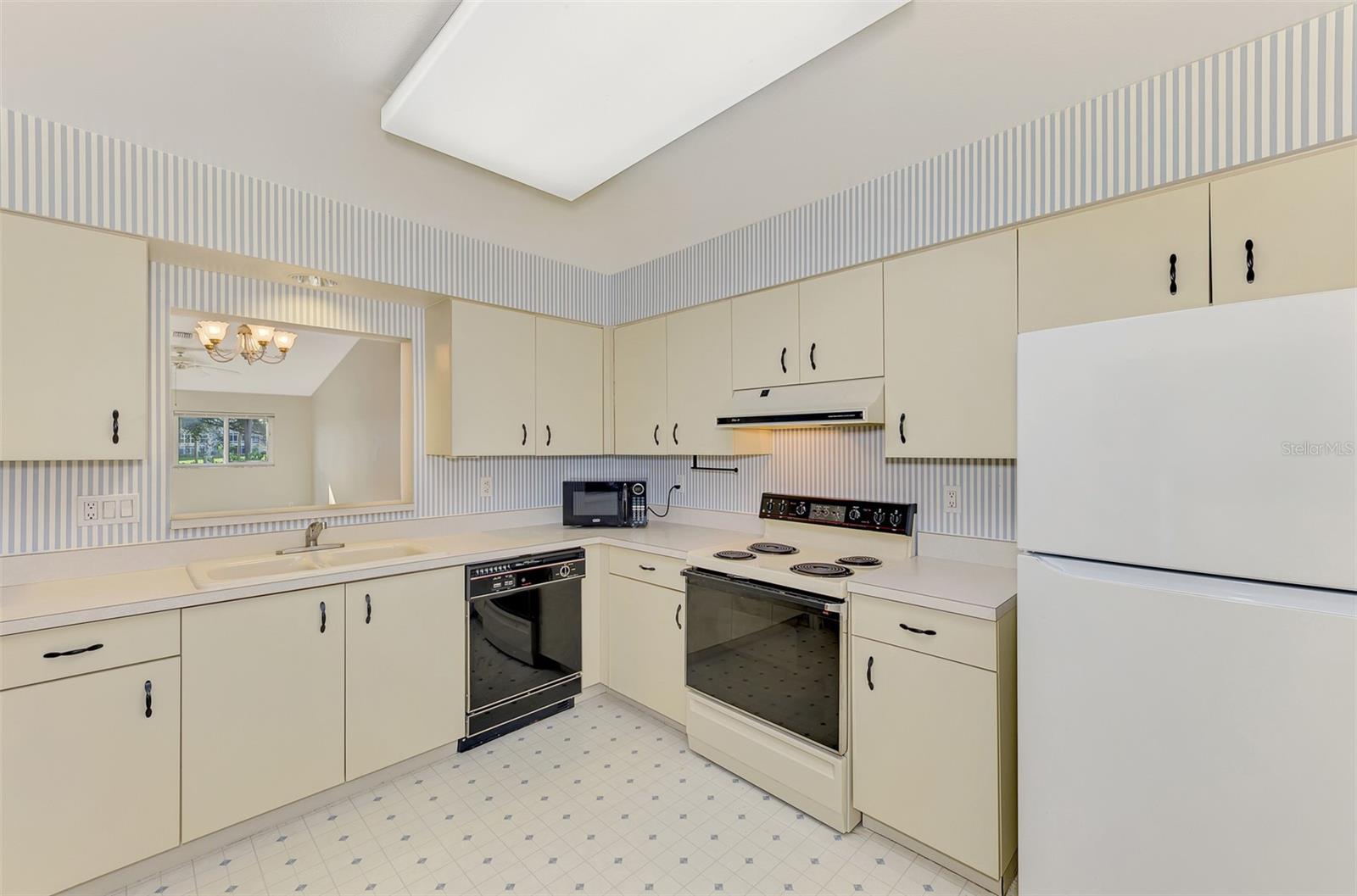 Image 16 of 42 For 607 Ironwood Circle 160