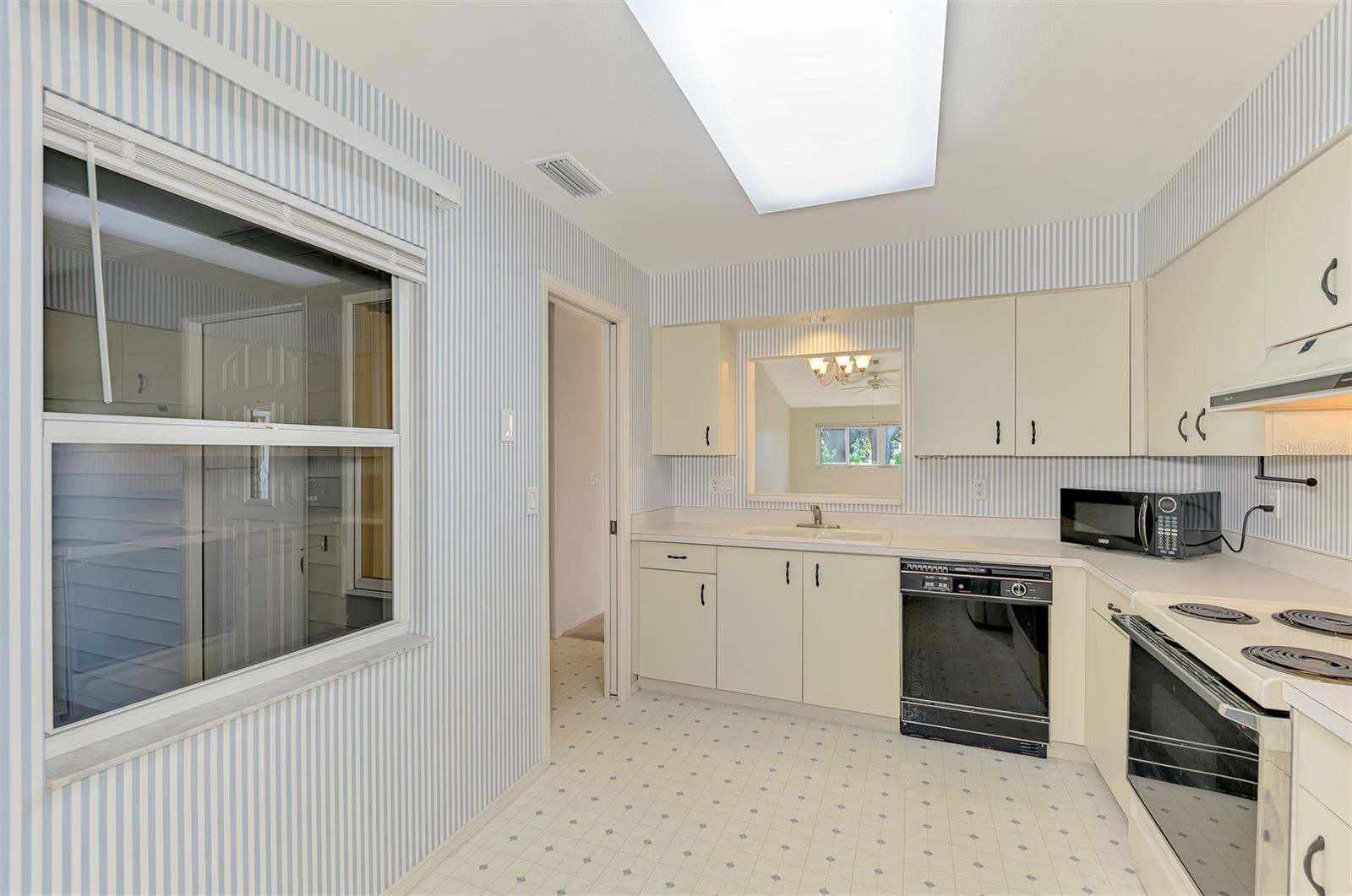 Image 17 of 42 For 607 Ironwood Circle 160