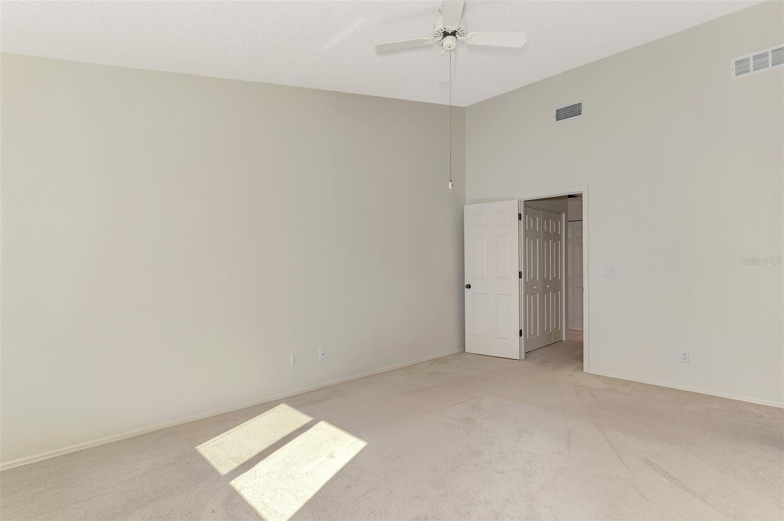 Image 21 of 42 For 607 Ironwood Circle 160