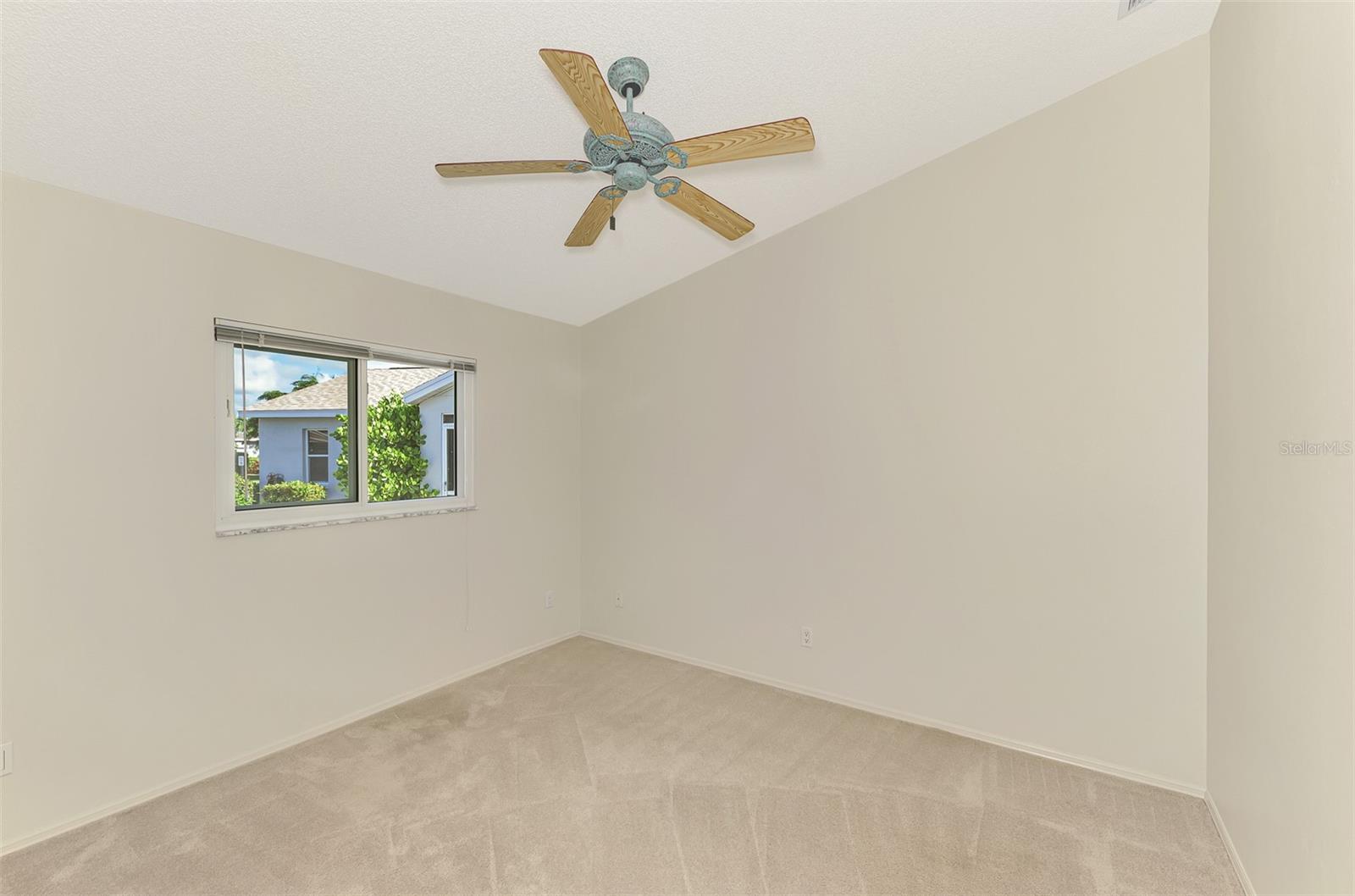 Image 24 of 42 For 607 Ironwood Circle 160