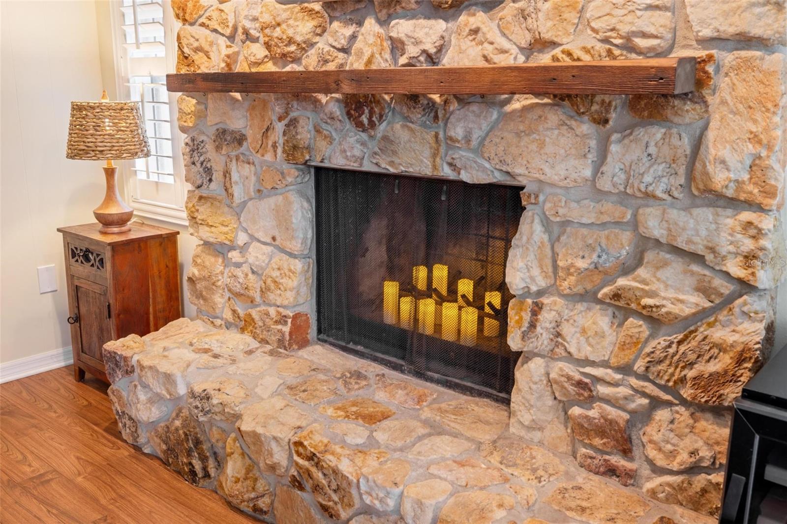 Image 11 of 56 For 1860 Mackintosh Boulevard