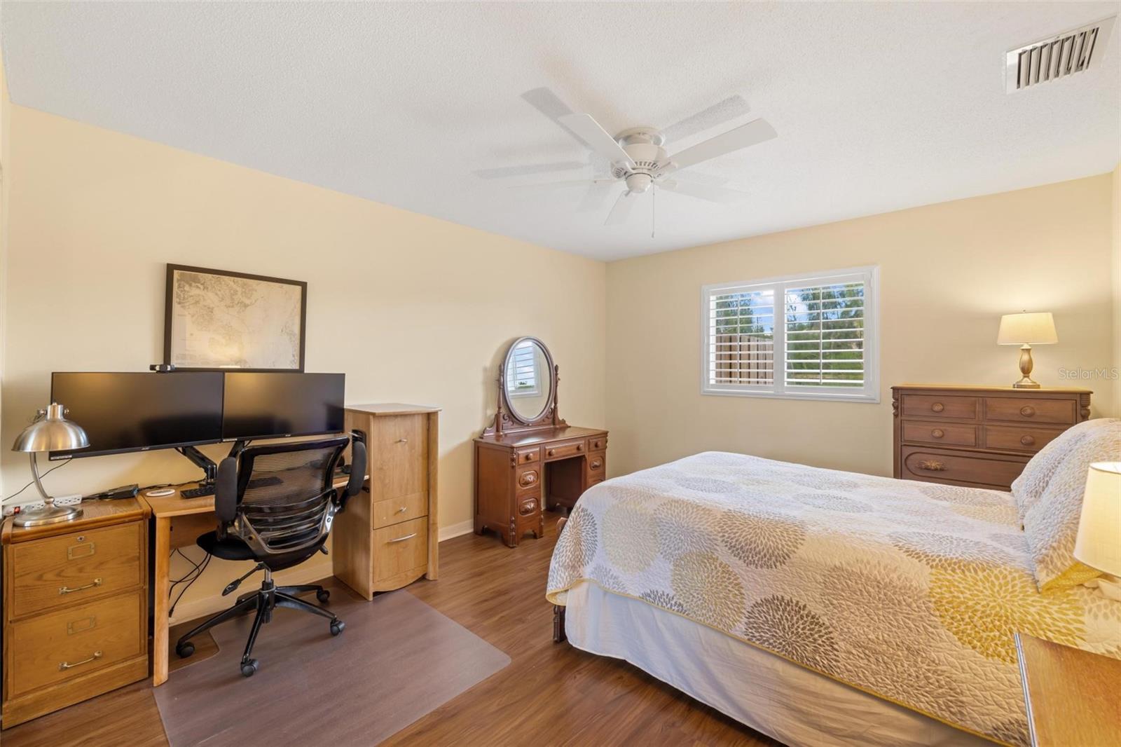 Image 35 of 56 For 1860 Mackintosh Boulevard