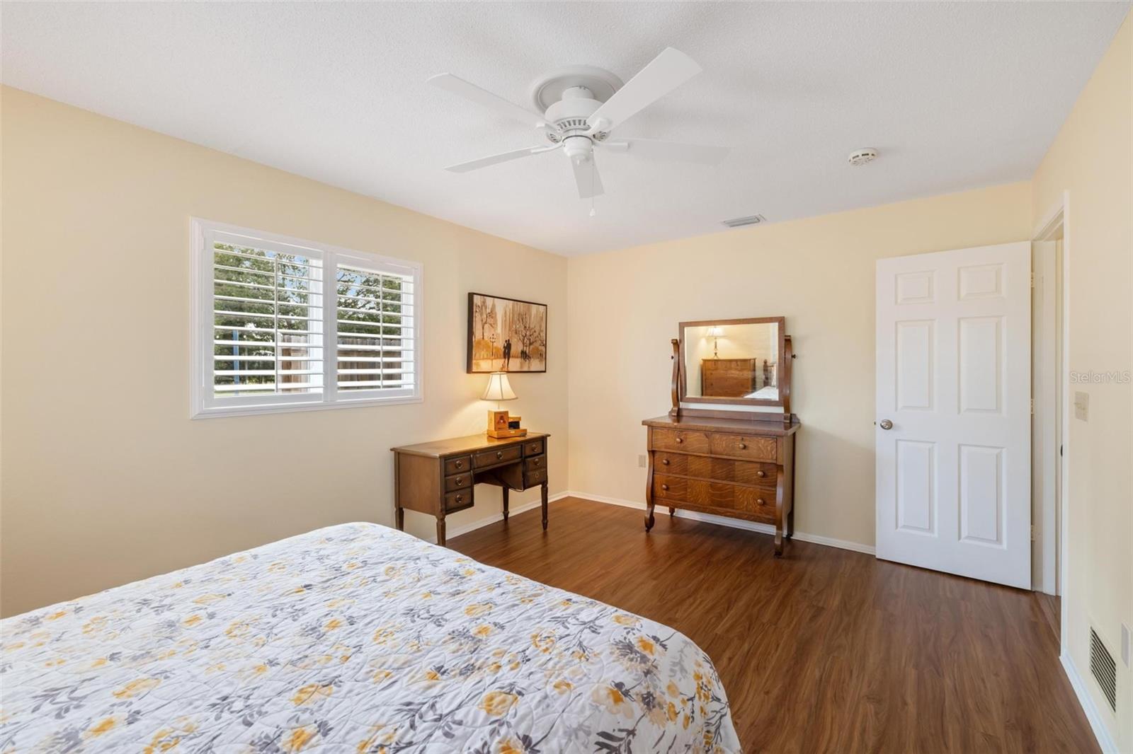 Image 38 of 56 For 1860 Mackintosh Boulevard