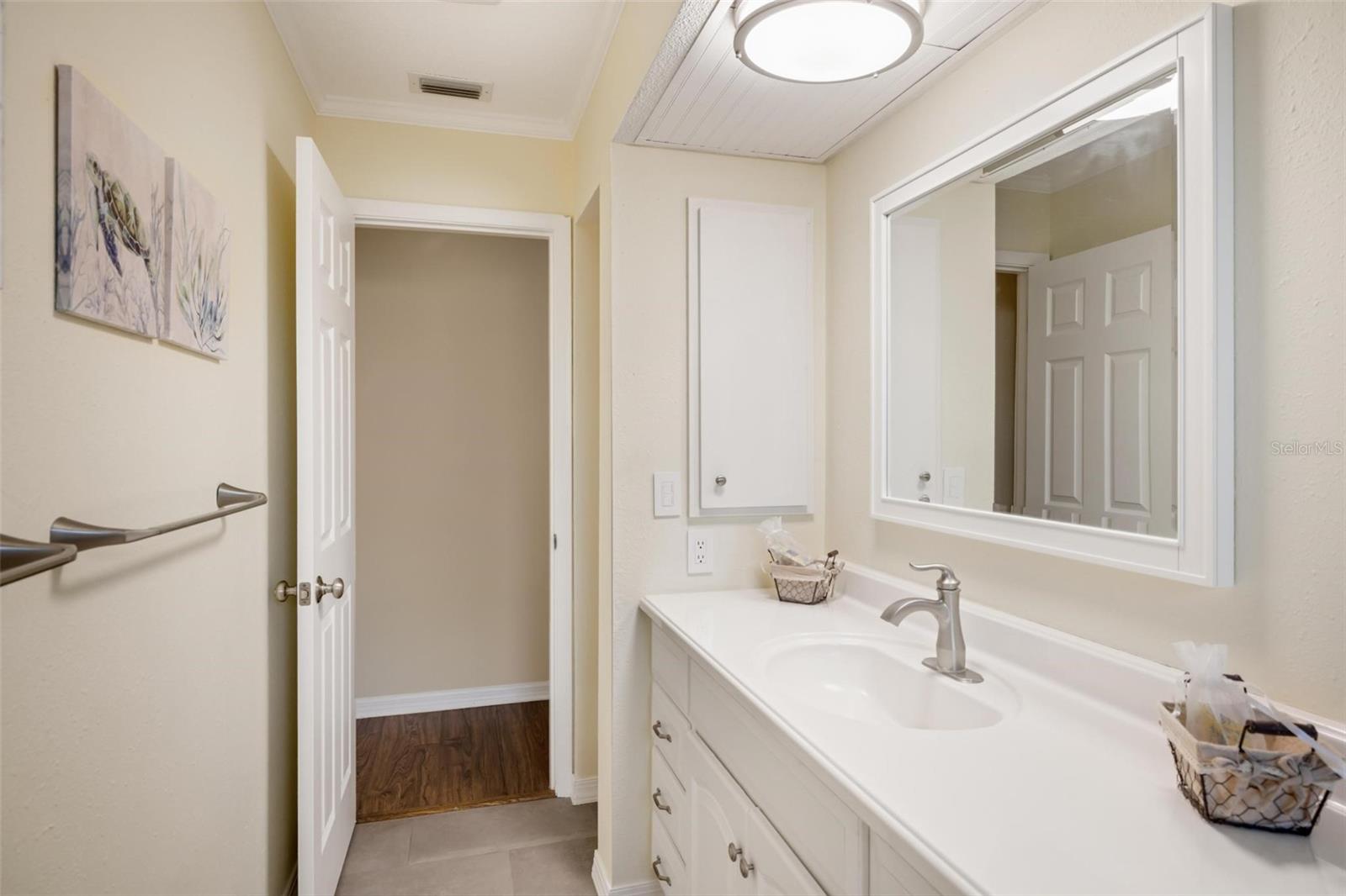 Image 41 of 56 For 1860 Mackintosh Boulevard