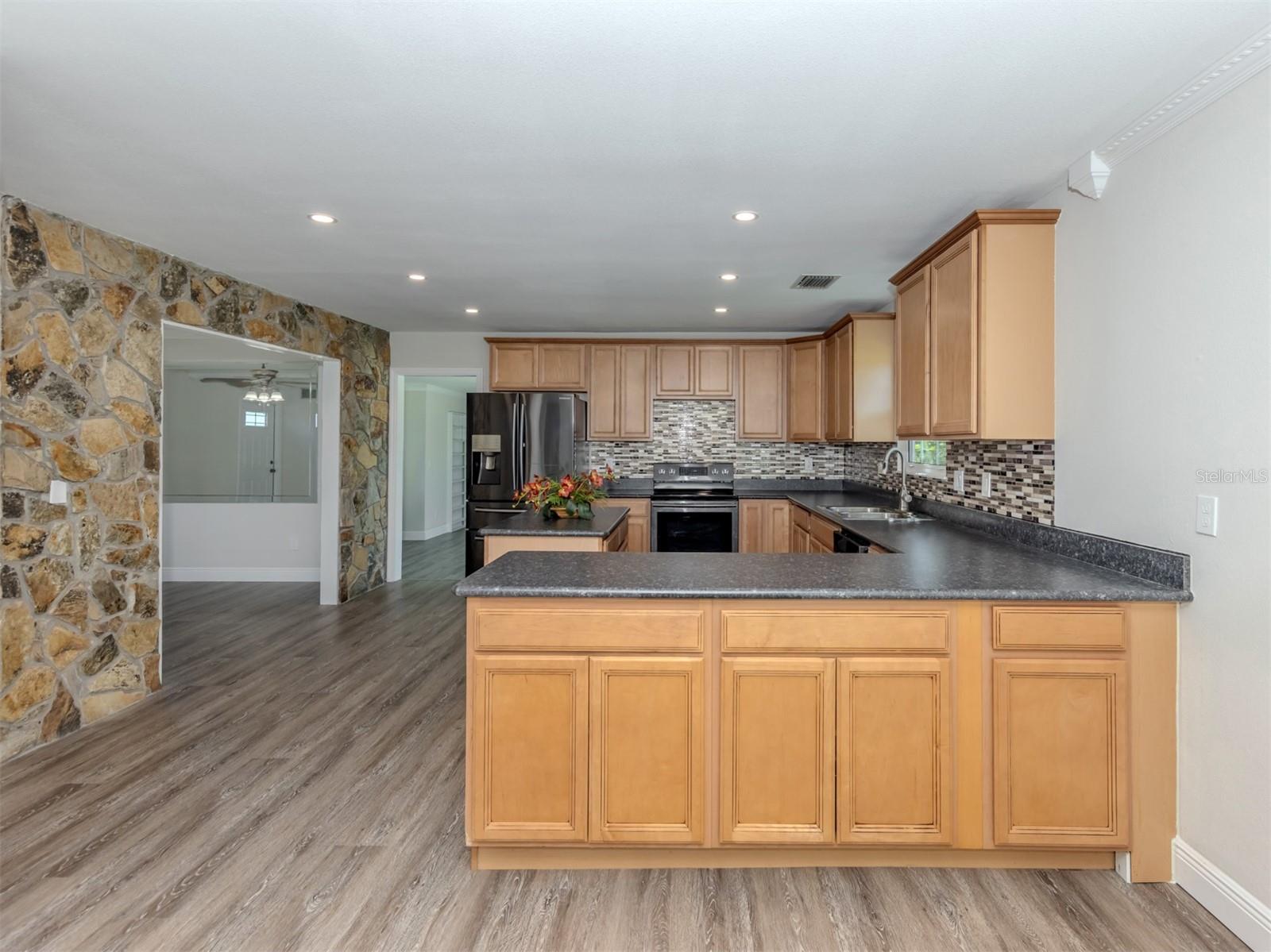 Image 13 of 79 For 16372 Winburn Drive
