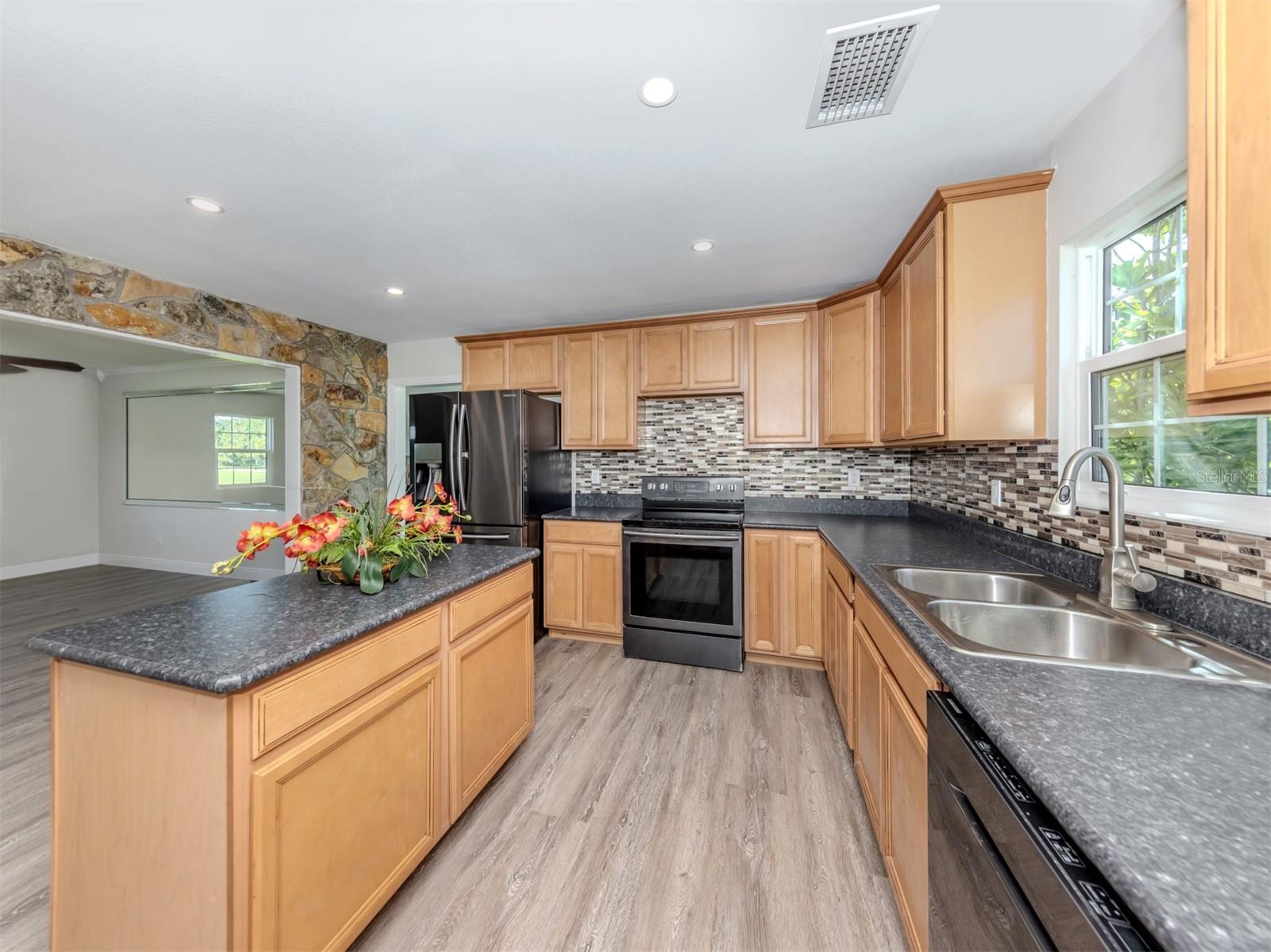 Image 15 of 79 For 16372 Winburn Drive