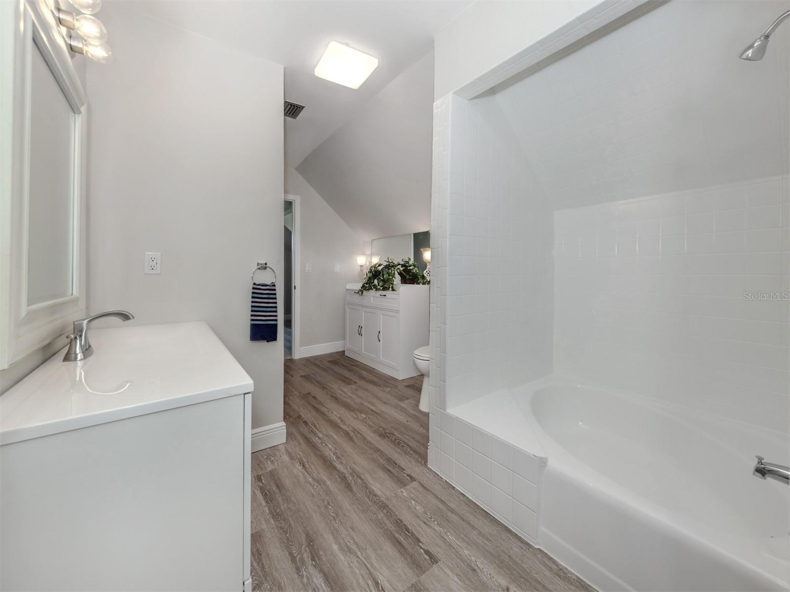 Image 22 of 79 For 16372 Winburn Drive